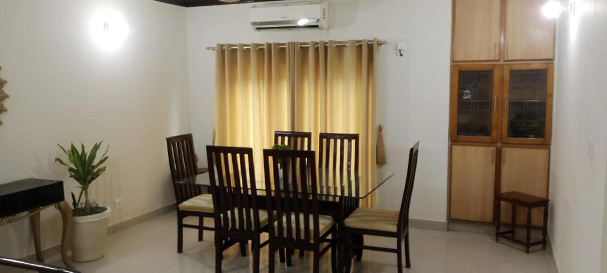 Impeccable 3-Bed Apartment in Lahore view 4