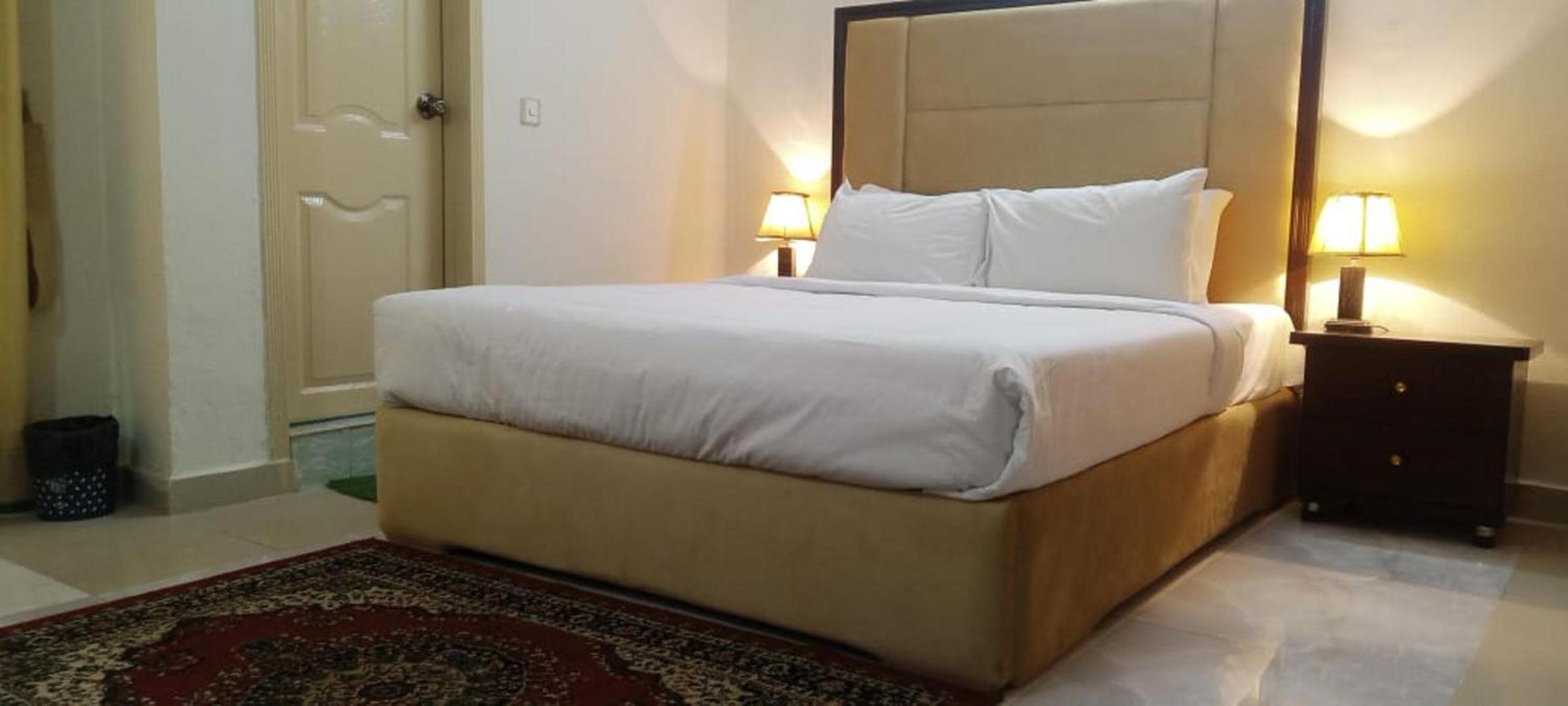 Impeccable 3-Bed Apartment in Lahore view 2