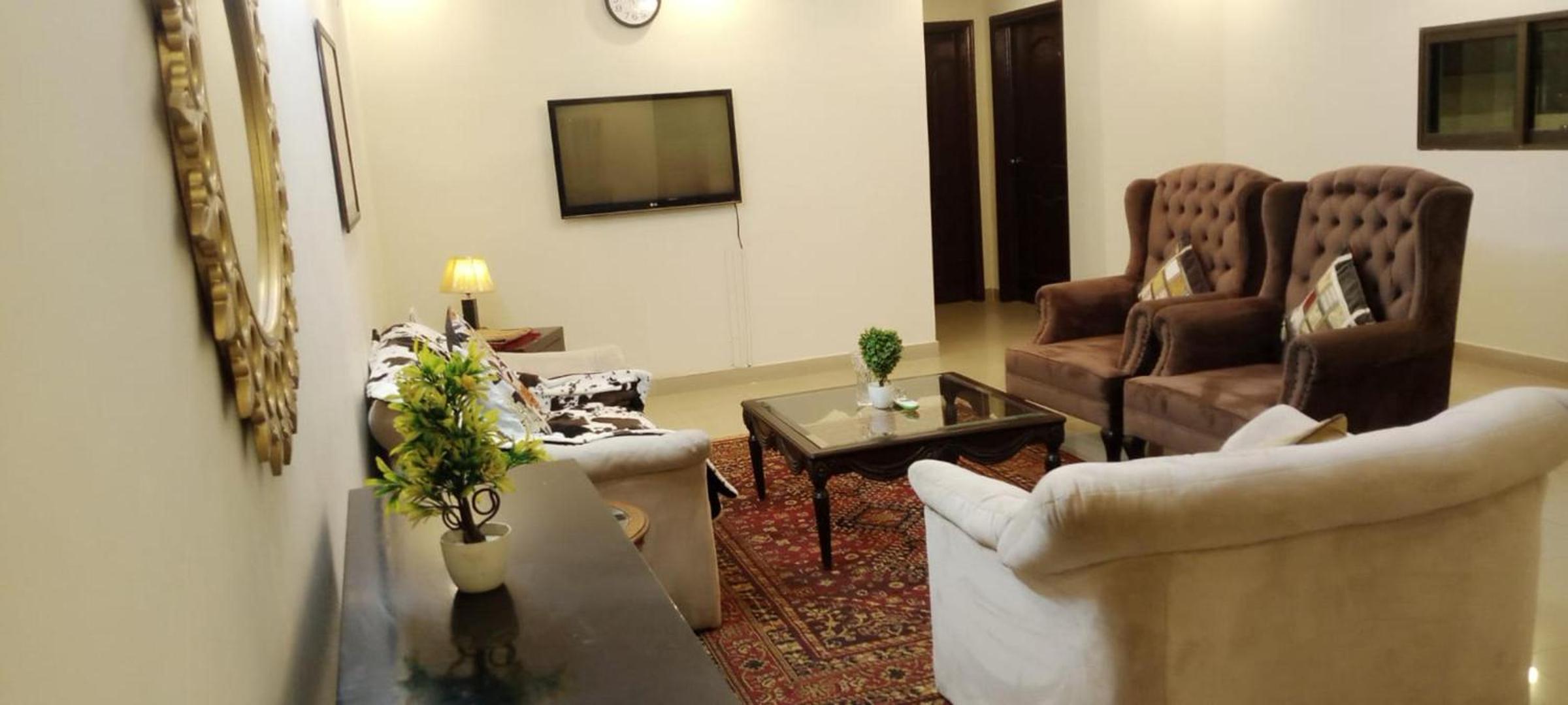 Impeccable 3-Bed Apartment in Lahore view 5
