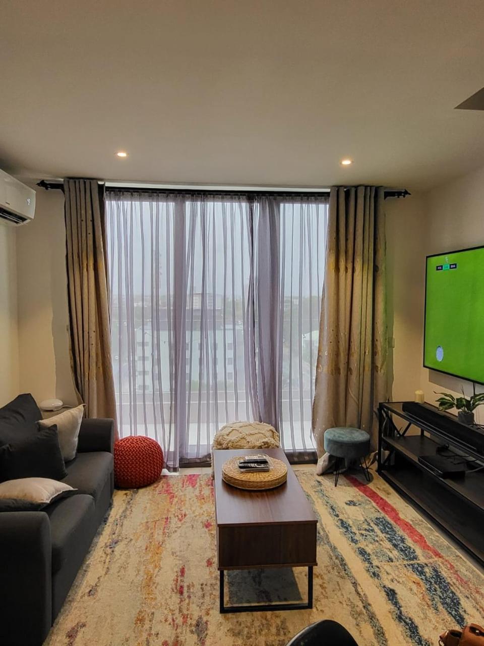Loft-Style Apartment in Airport view 3