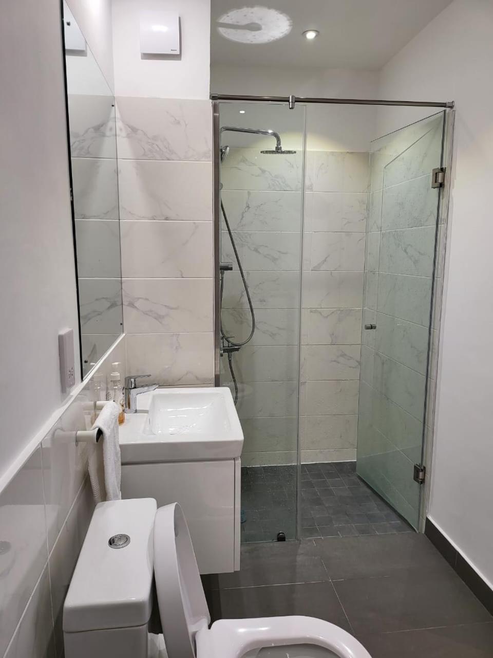 Loft-Style Apartment in Airport view 4