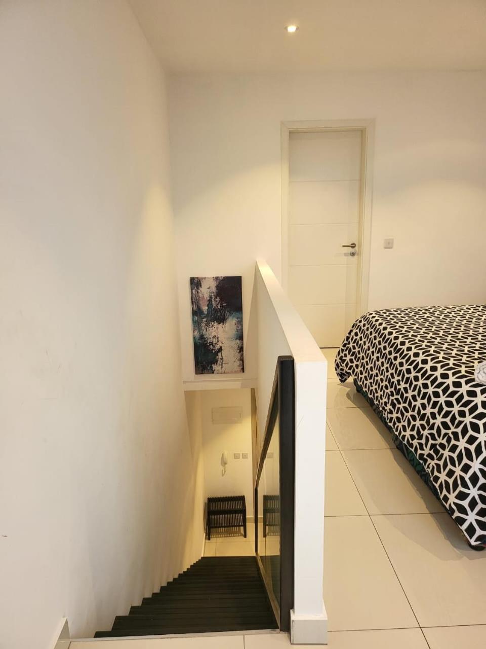 Loft-Style Apartment in Airport view 5