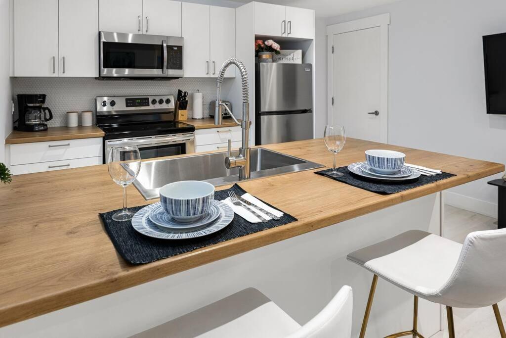 Beautiful 1 bedroom apartment - private entrance