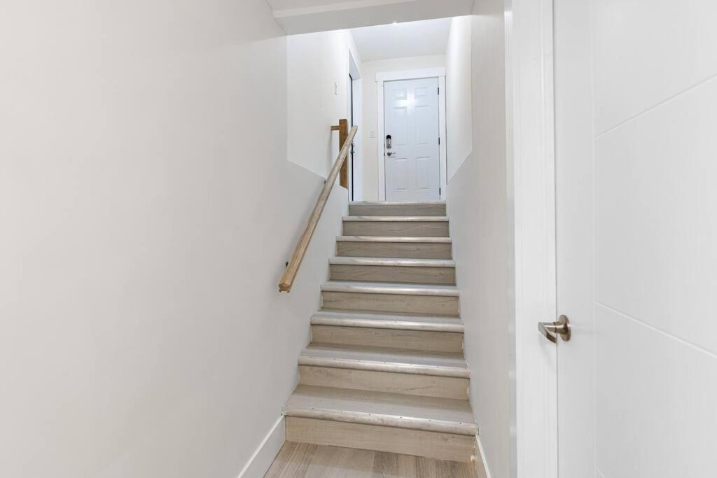 Beautiful 1 bedroom apartment - private entrance