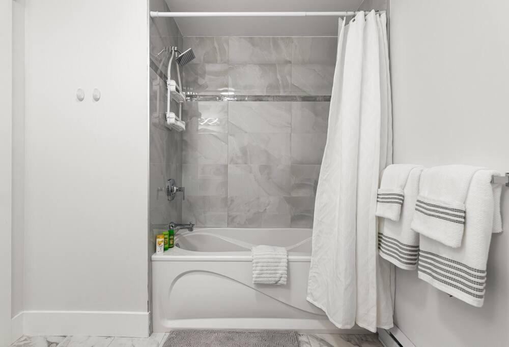 Beautiful 1 bedroom apartment - private entrance
