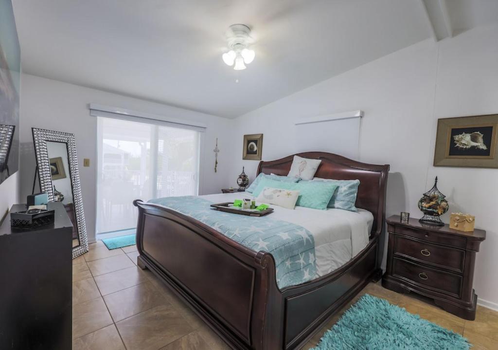 Bayside Key Largo Canal Home with Dock/ Jacuzzi/ Pool. ( Lift not include) view 2