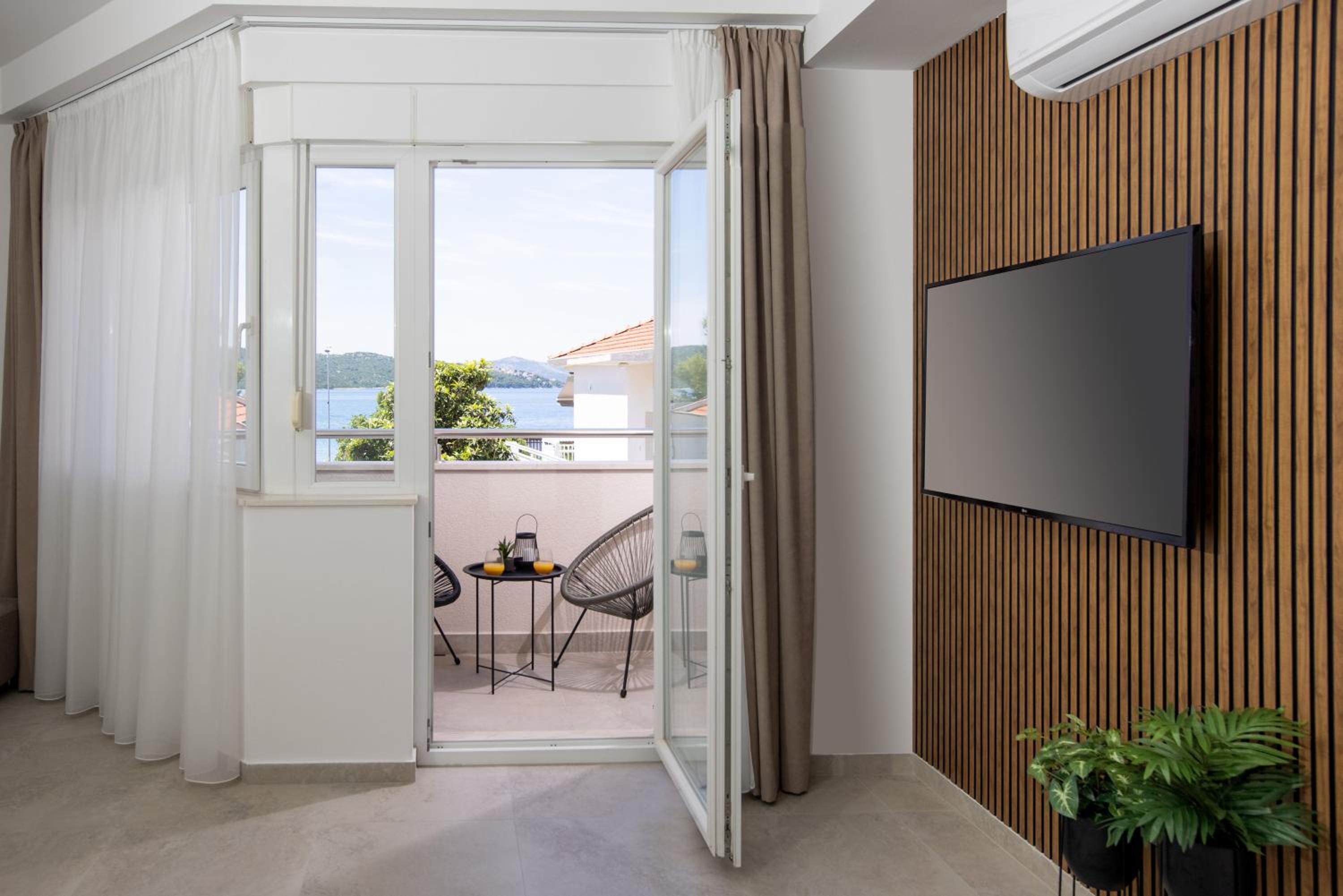 Apartments Ocrux