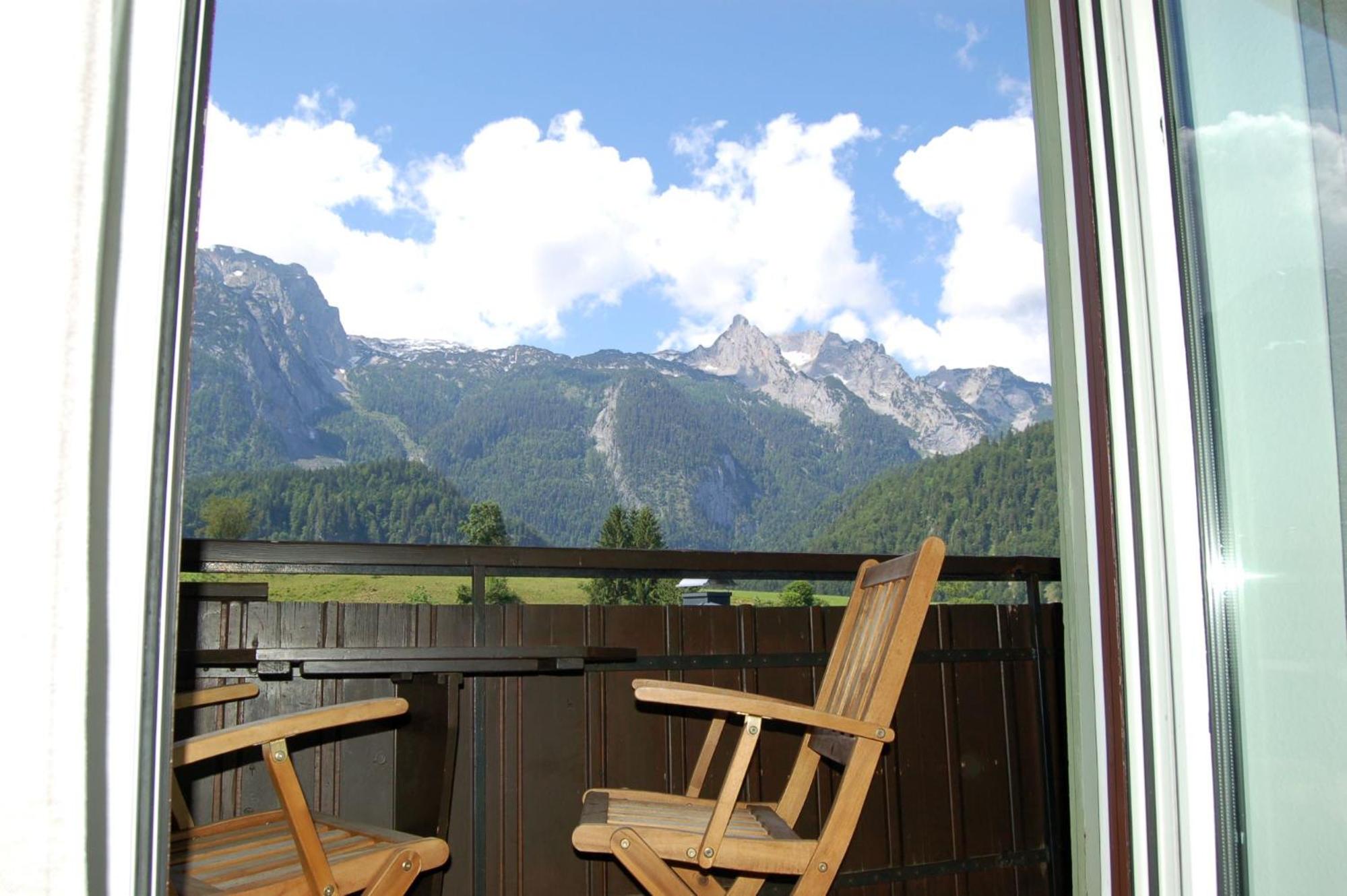 Ferienhaus Lechner am Waldrand mit Sauna, Bergblick und Naturgarten