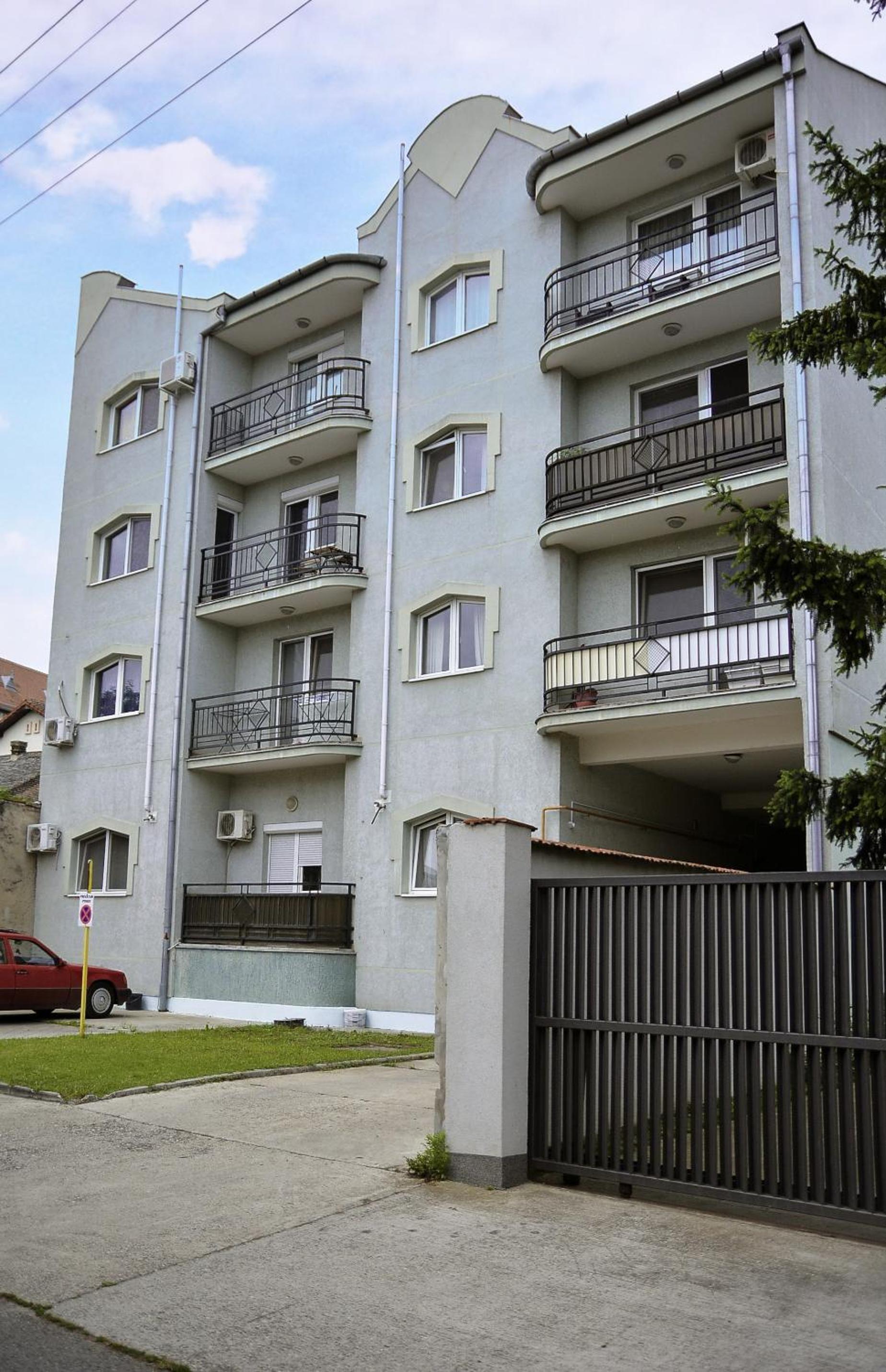 Photo 10