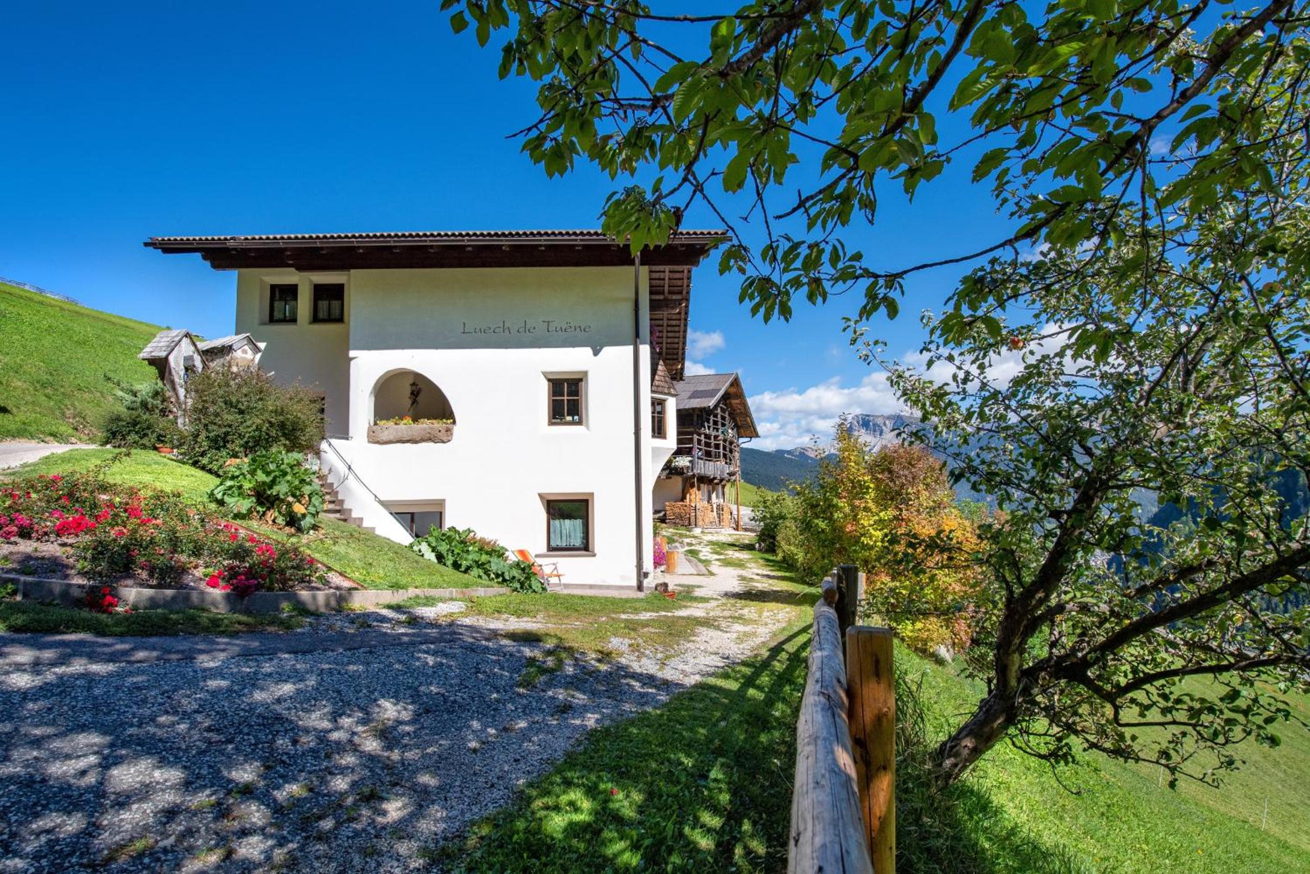 Agriturismo Apartments Tuene