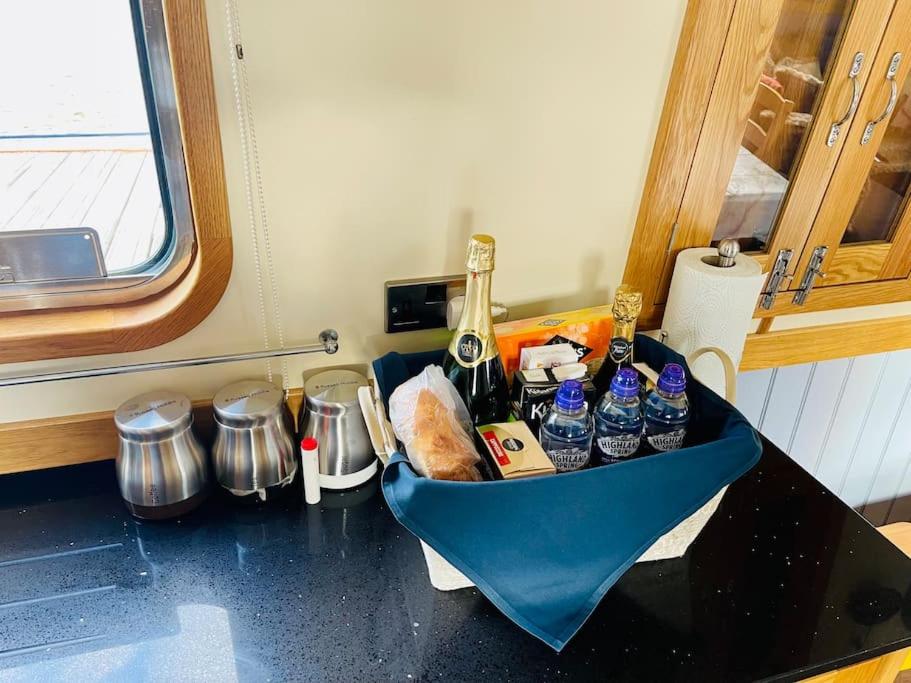 Lovely 2-Bedroom Barge Brunswick Dock Liverpool! view 3