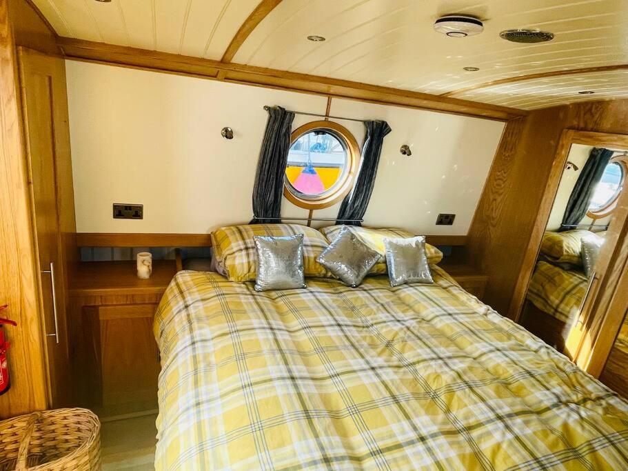 Lovely 2-Bedroom Barge Brunswick Dock Liverpool! view 5