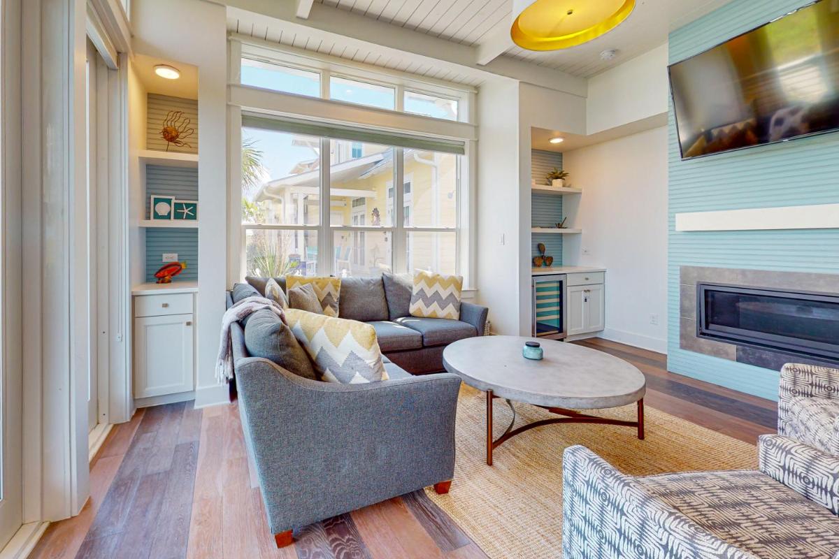 Cozy, well designed beach home w heated pool view 4