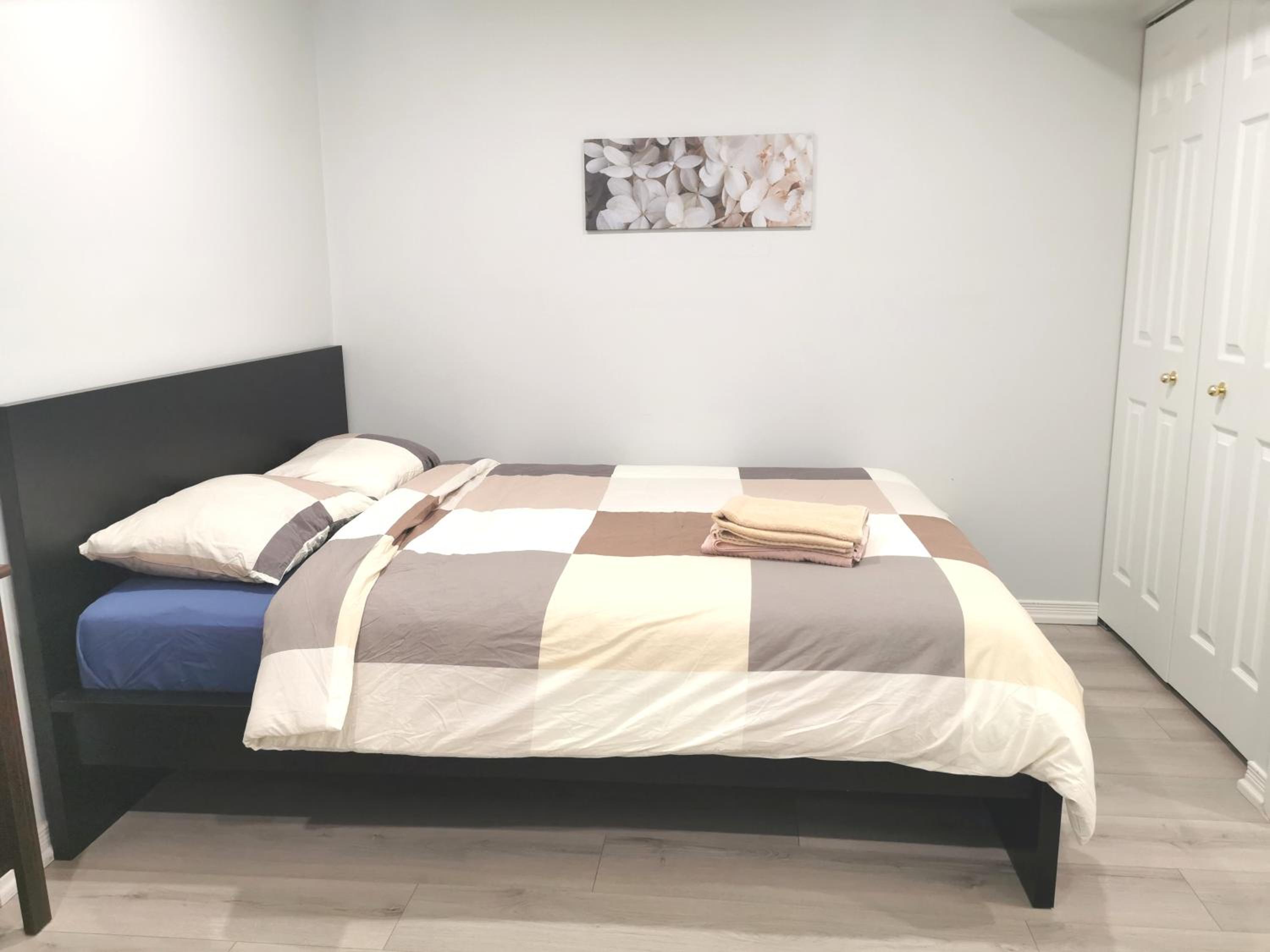 Perfect location comfort private house lower level 2 bedroom unit