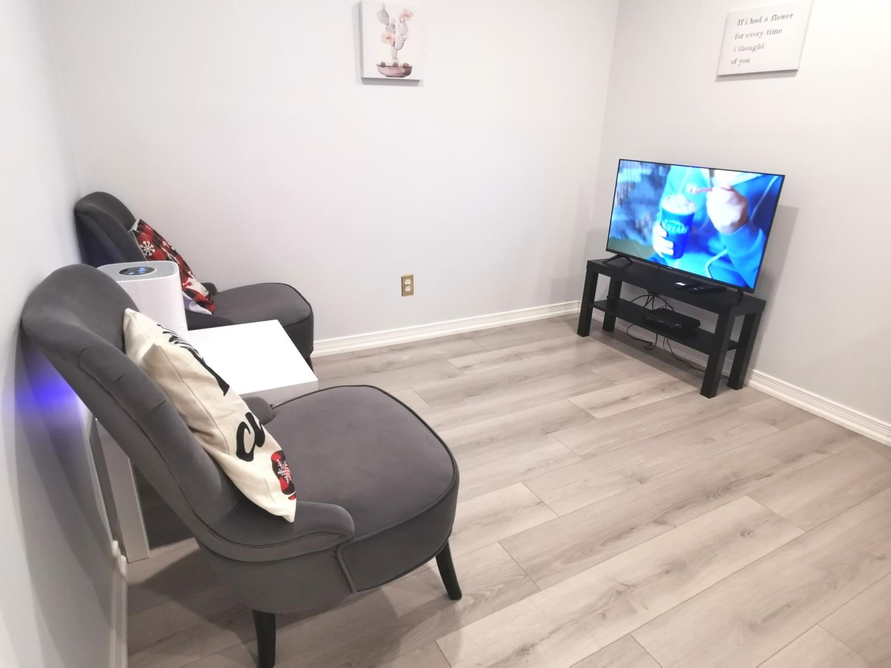 Perfect location comfort private house lower level 2 bedroom unit