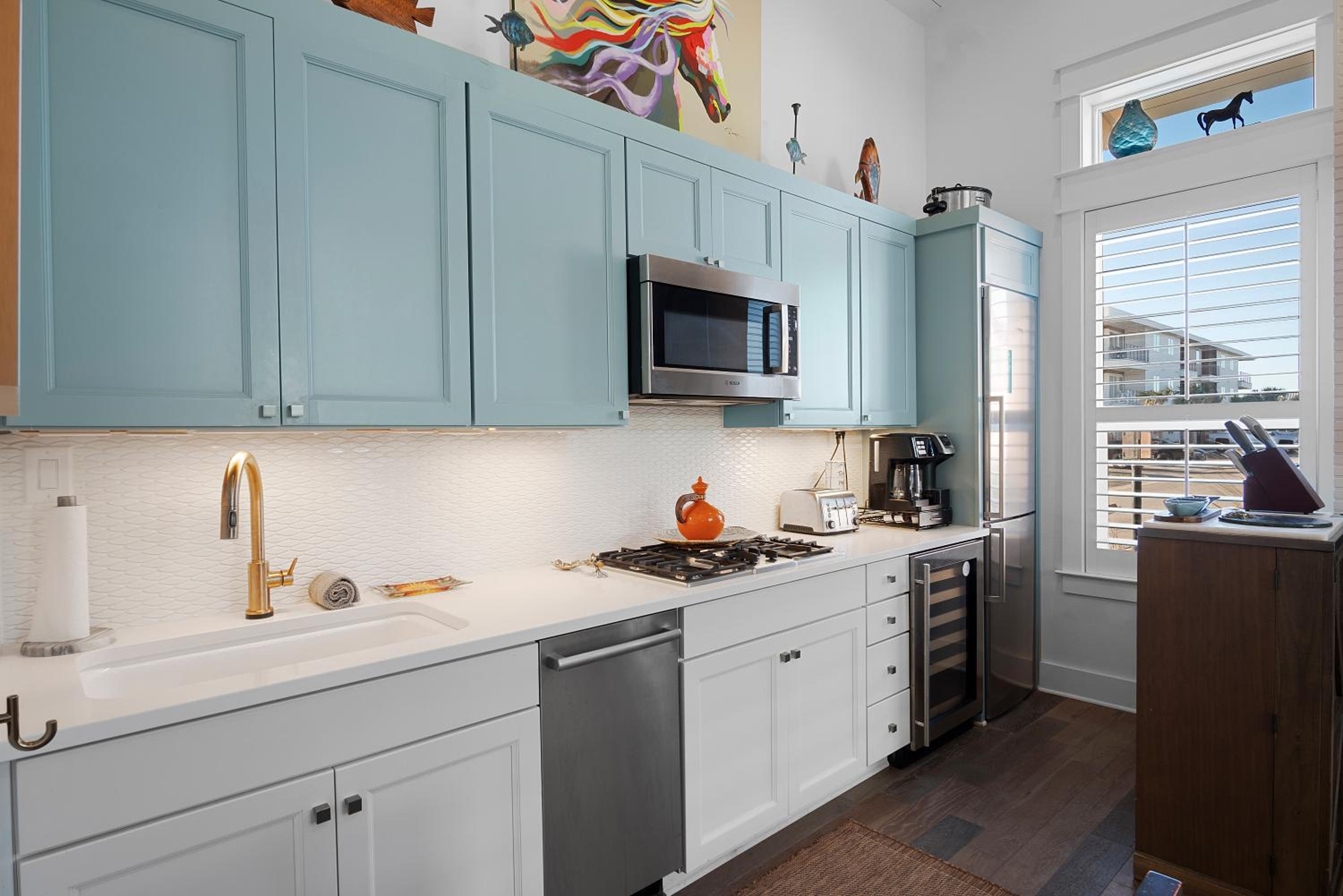 Cozy cabin with community pool and wet bar view 4