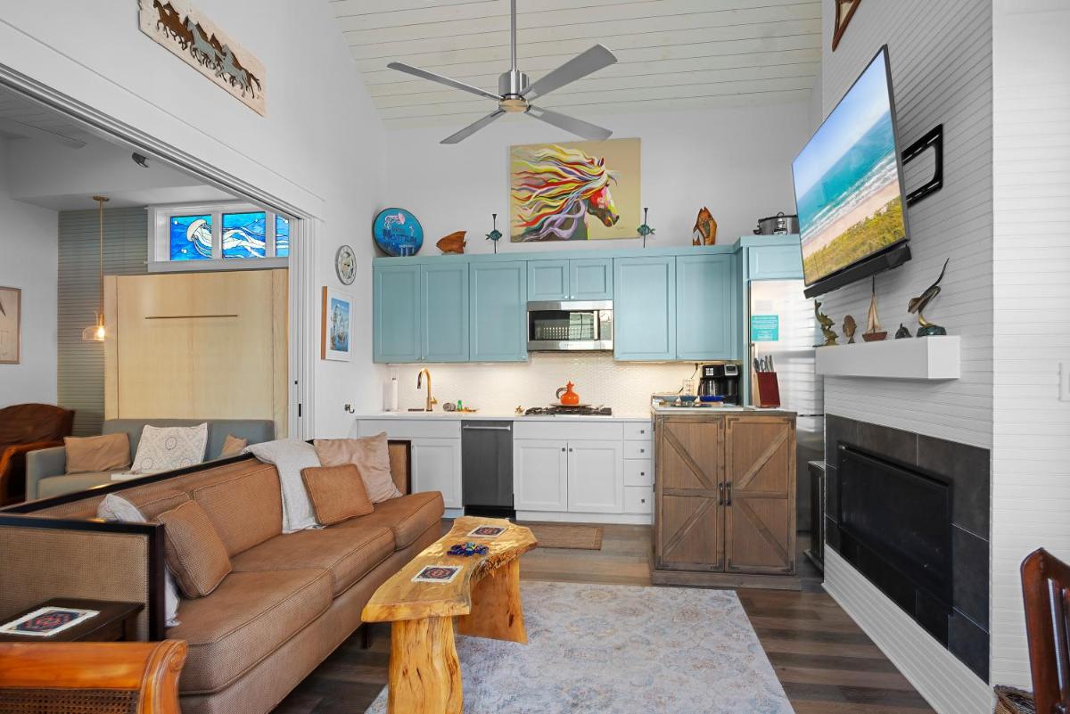 Cozy cabin with community pool and wet bar view 5