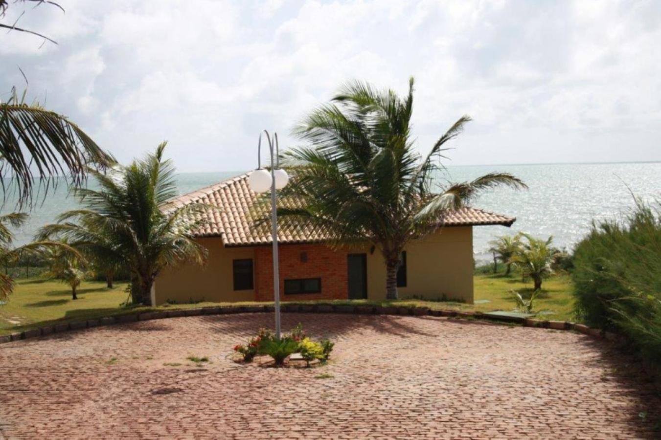 Casa espetacular em condomínio pé-na-areia, RZ15