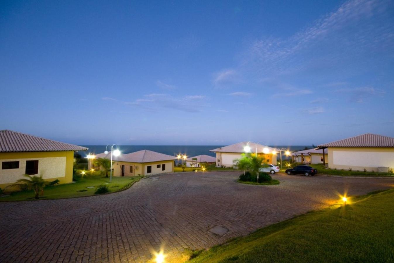 Casa espetacular em condomínio pé-na-areia, RZ15