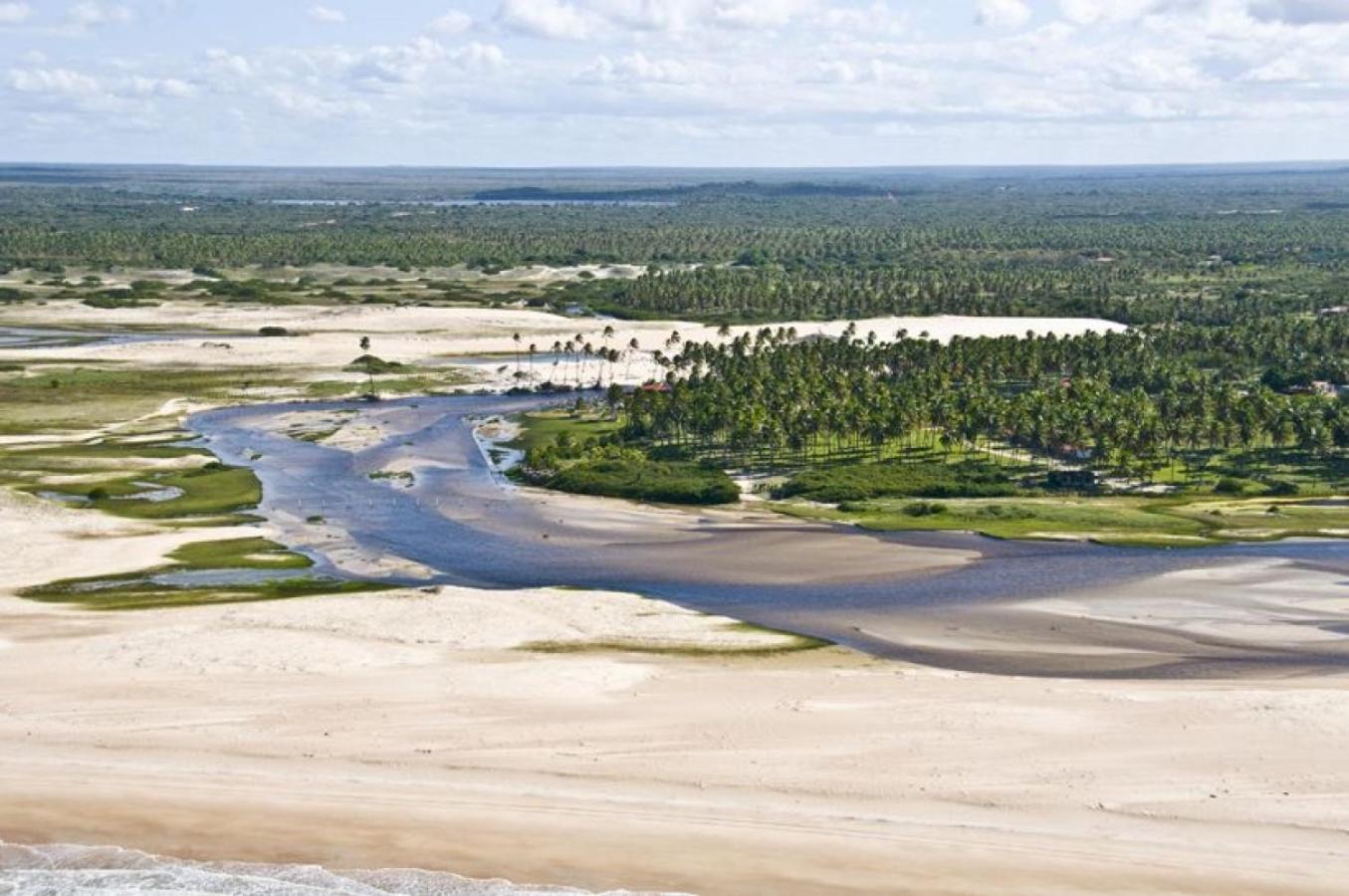 Casa espetacular em condomínio pé-na-areia, RZ15
