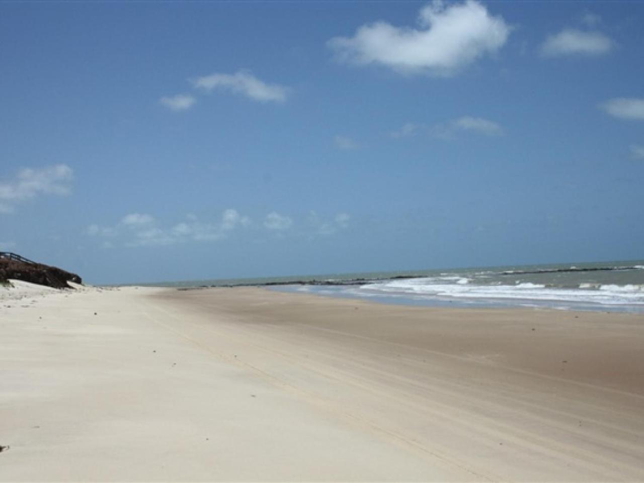 Casa espetacular em condomínio pé-na-areia, RZ15