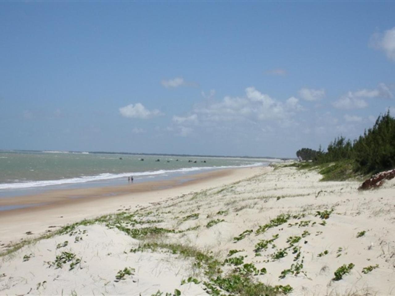 Casa espetacular em condomínio pé-na-areia, RZ15