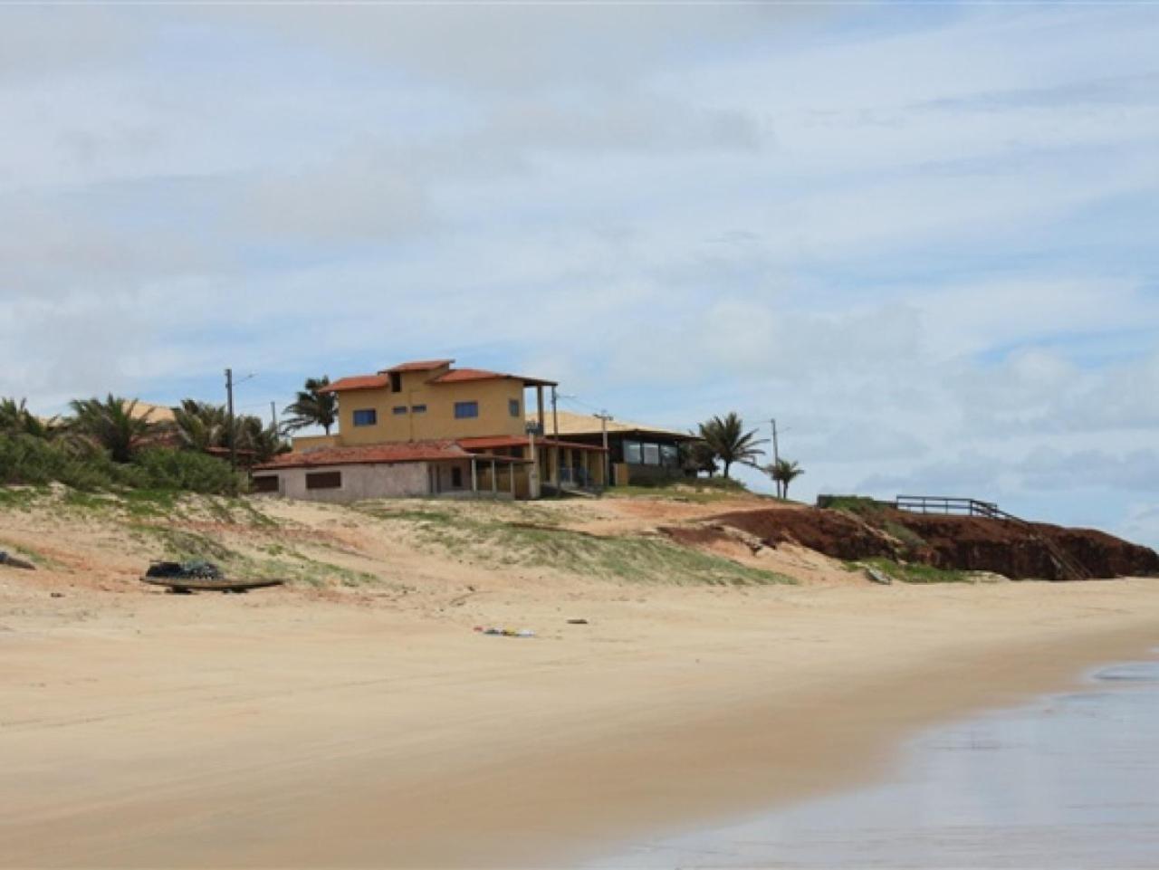 Casa espetacular em condomínio pé-na-areia, RZ15