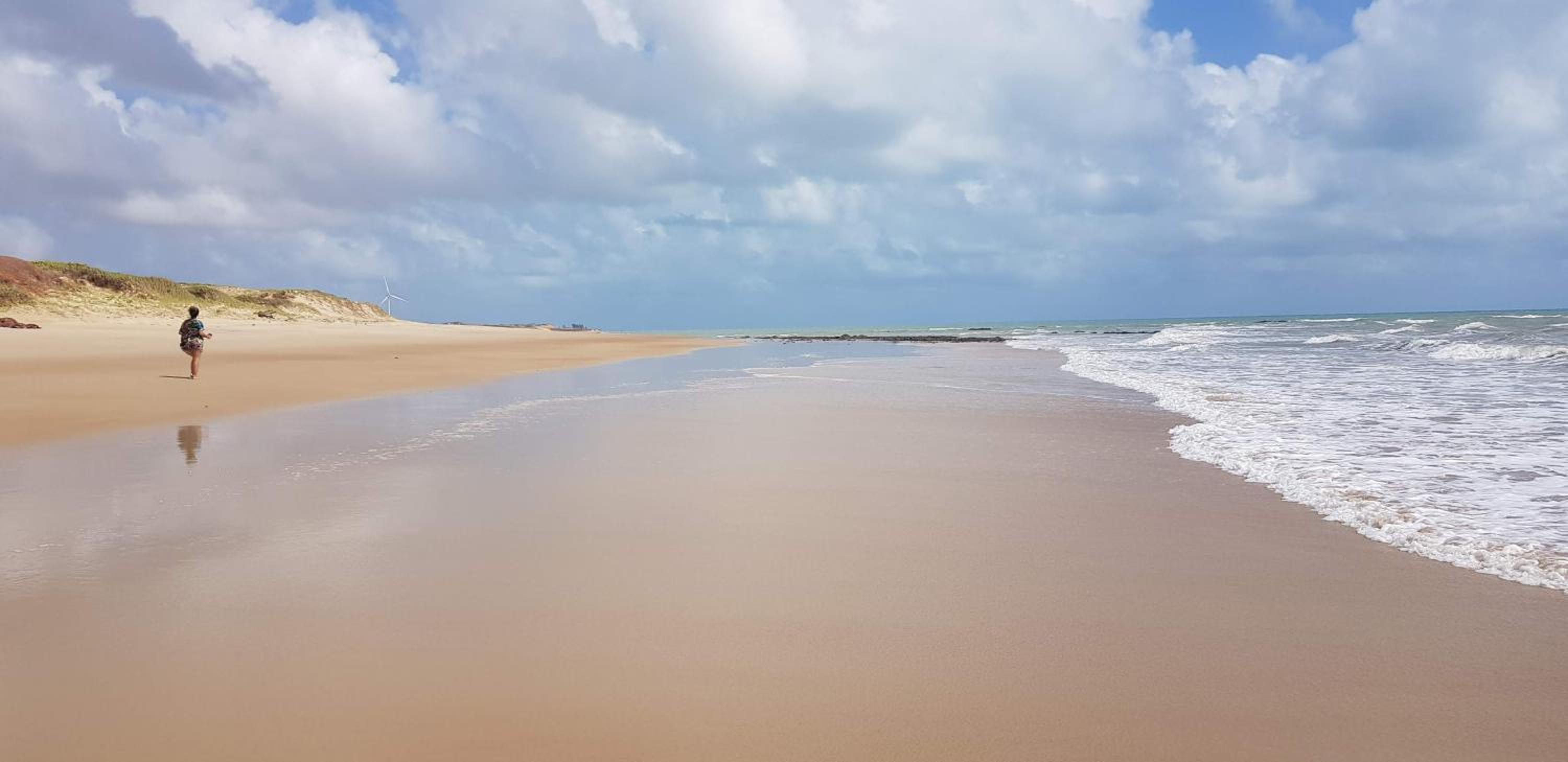 Casa espetacular em condomínio pé-na-areia, RZ15