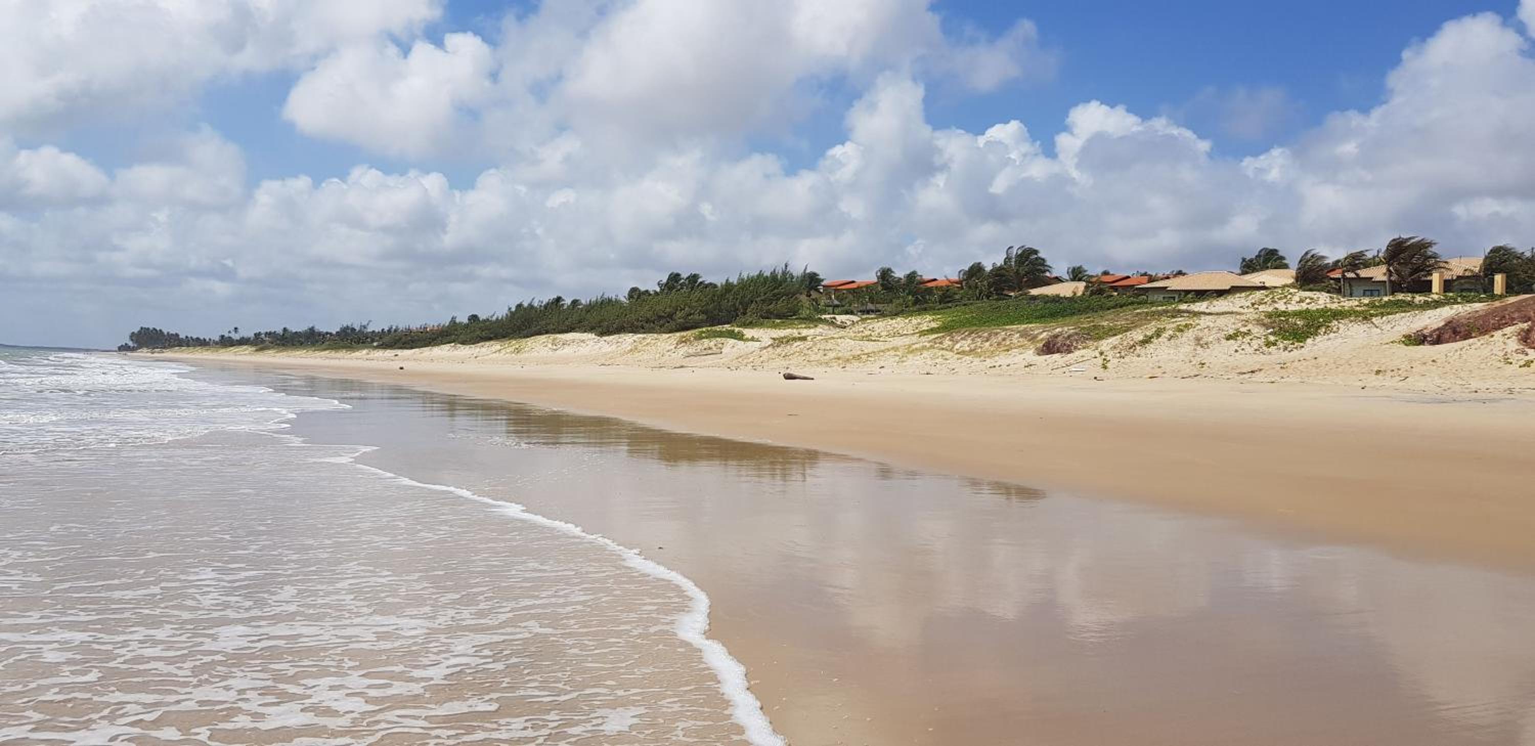 Casa espetacular em condomínio pé-na-areia, RZ15