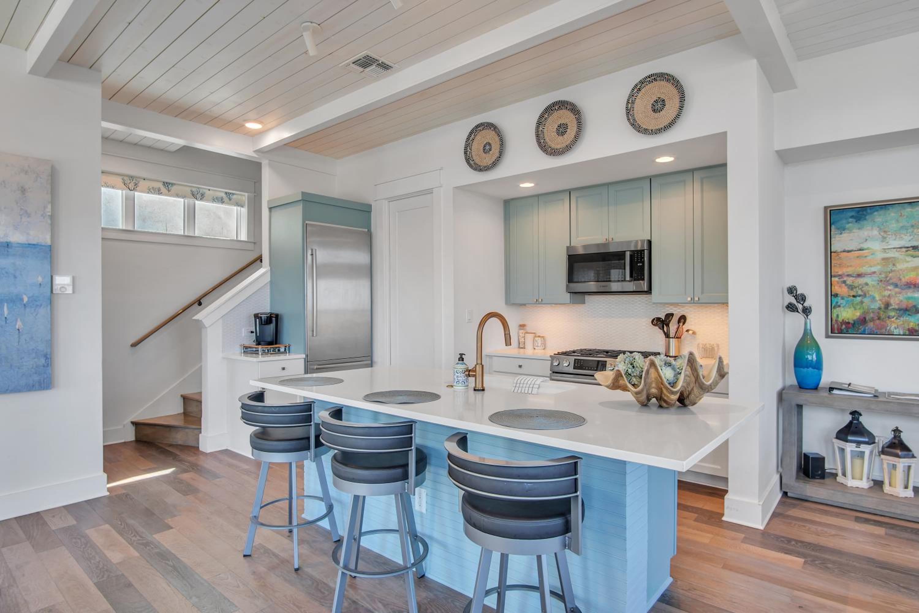 Gorgeous home w great outdoor living space view 4