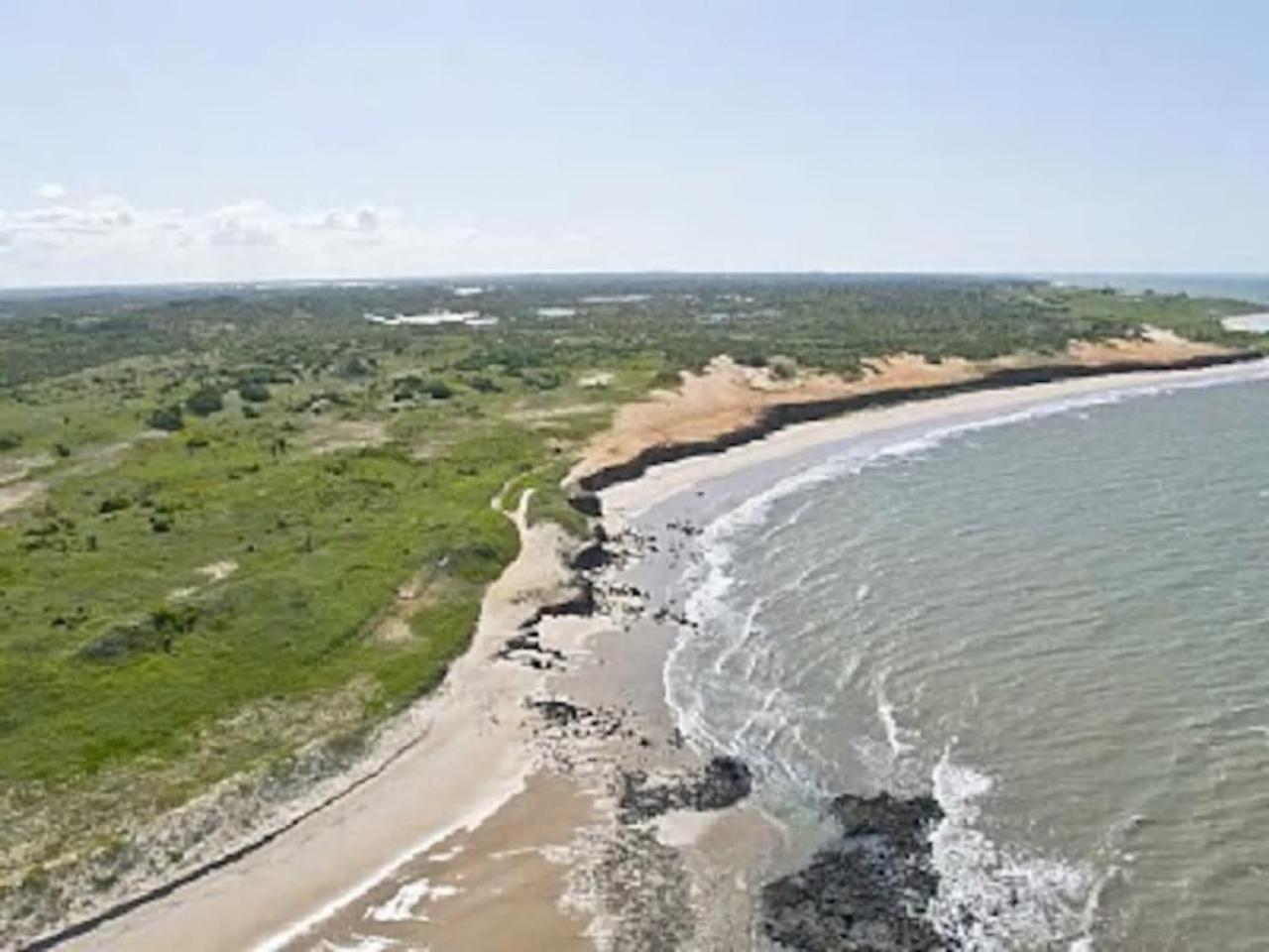 Casa espetacular em condomínio pé-na-areia, RZ15