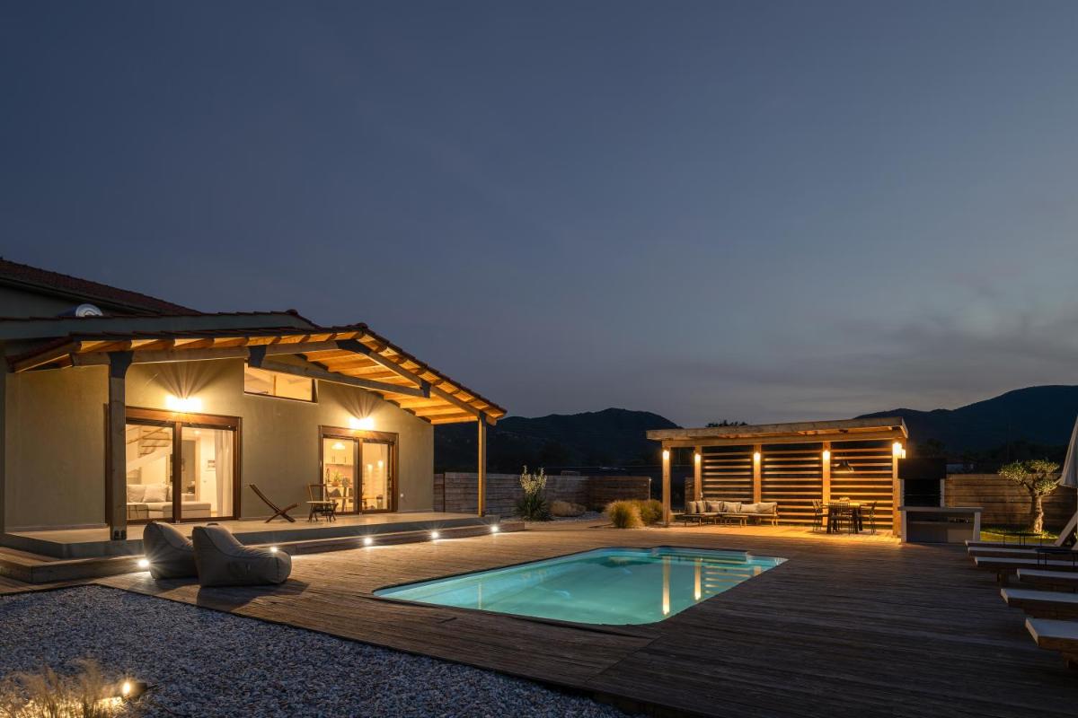 Thespis Villa 2 photo 2