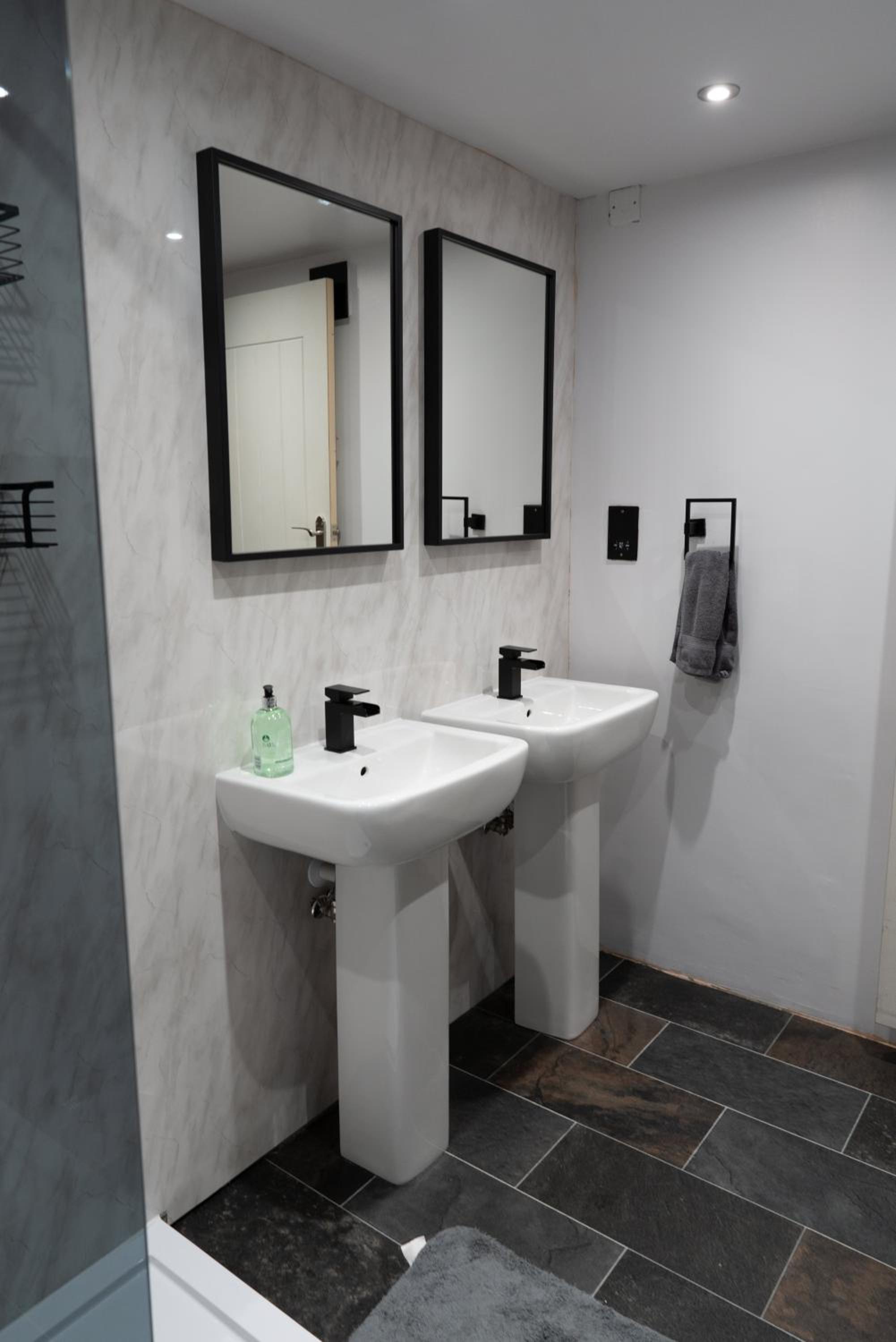 Silverwood Stylish House - Pass the Keys