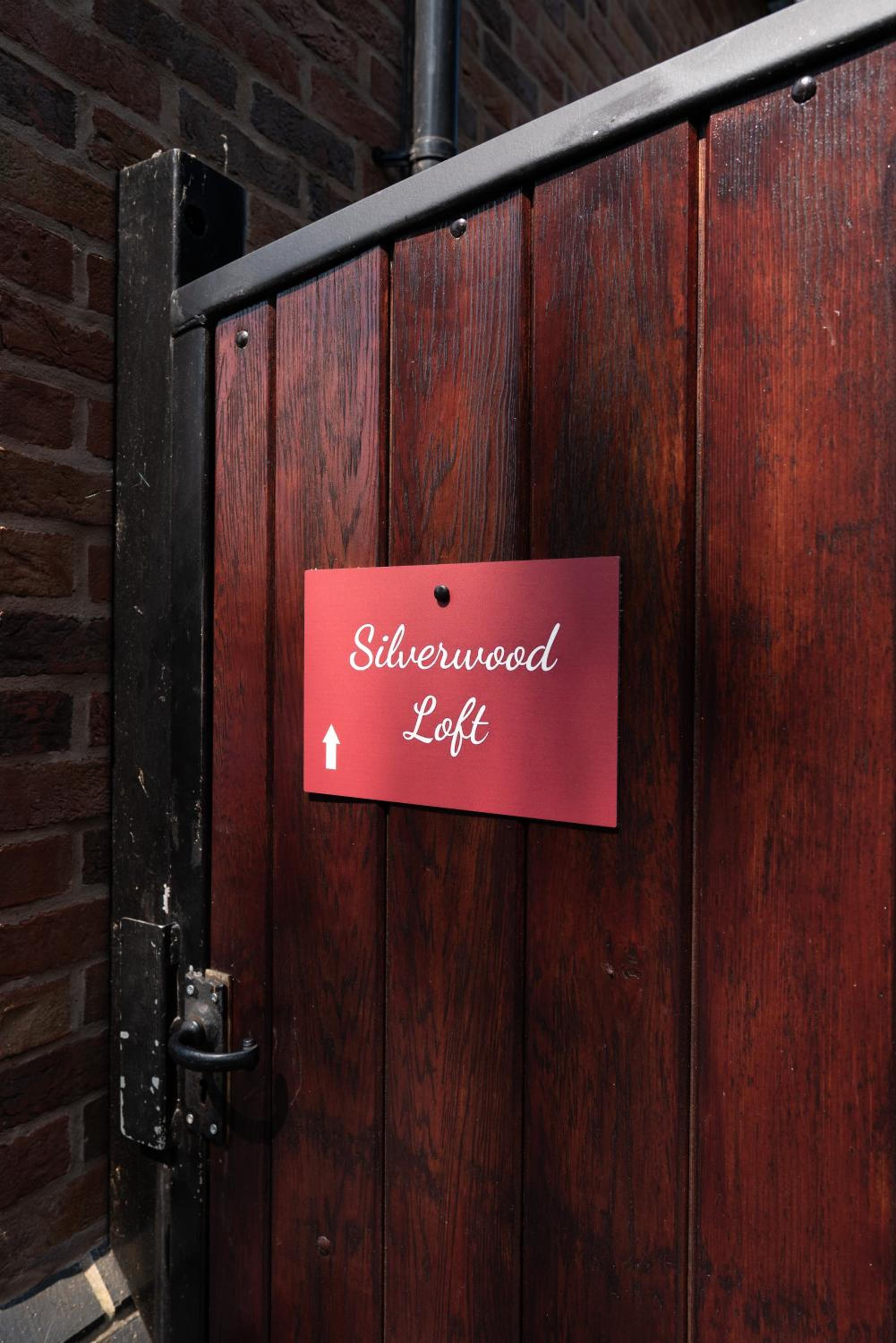 Silverwood Stylish House - Pass the Keys