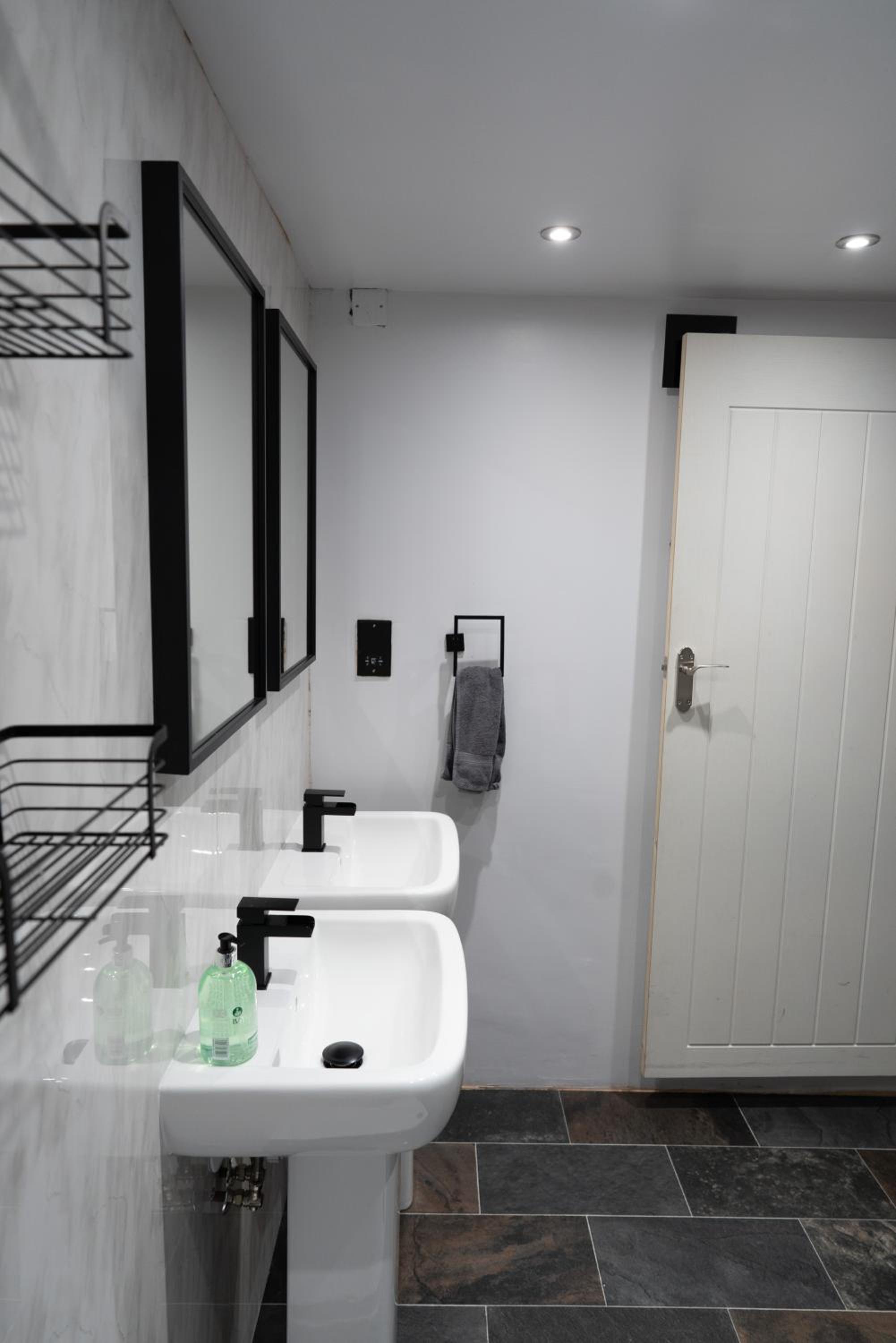 Silverwood Stylish House - Pass the Keys