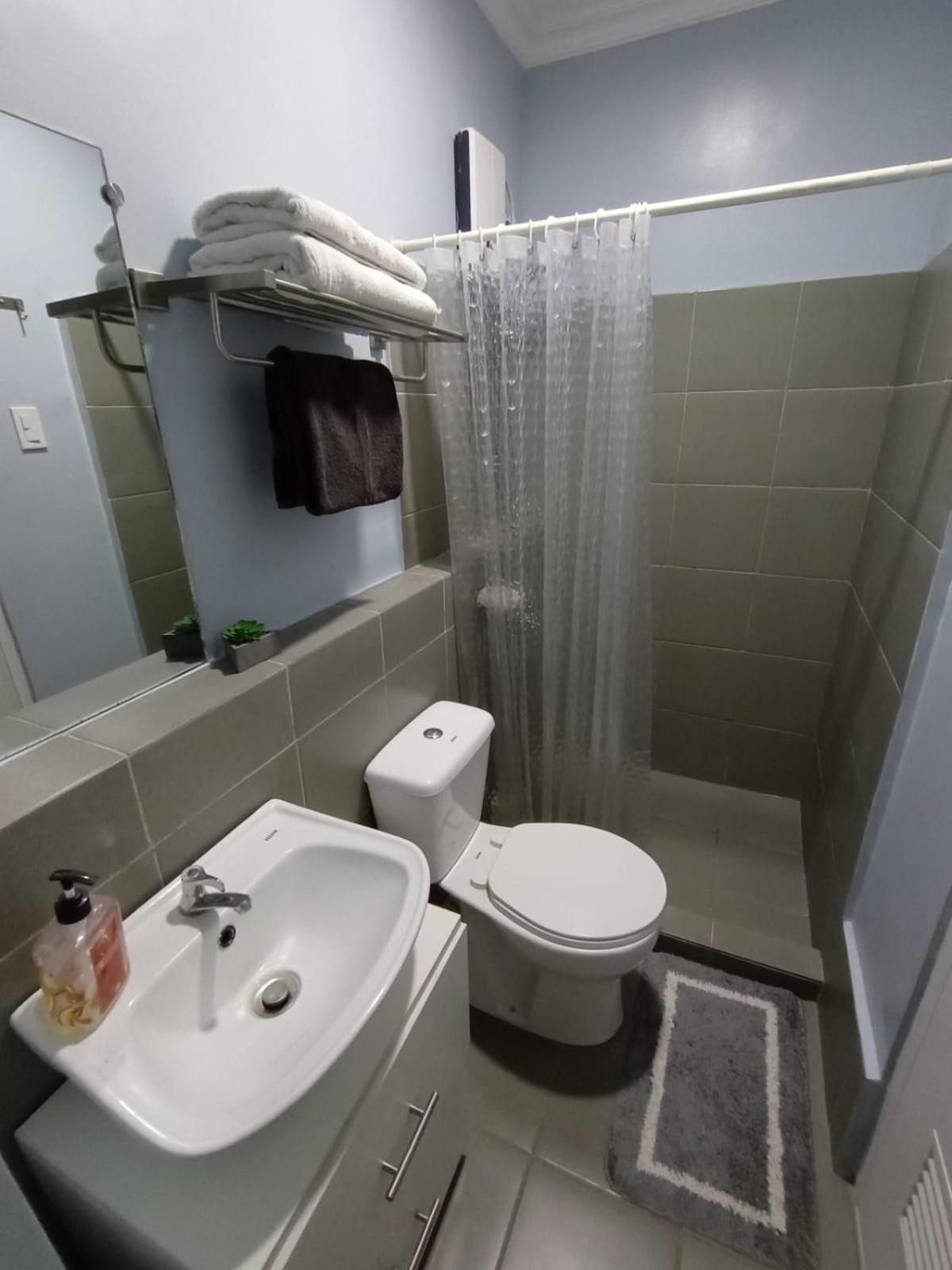 Furnished Condo with Private Parking, Free WiFi, Netflix & 2 Aircon Units view 2