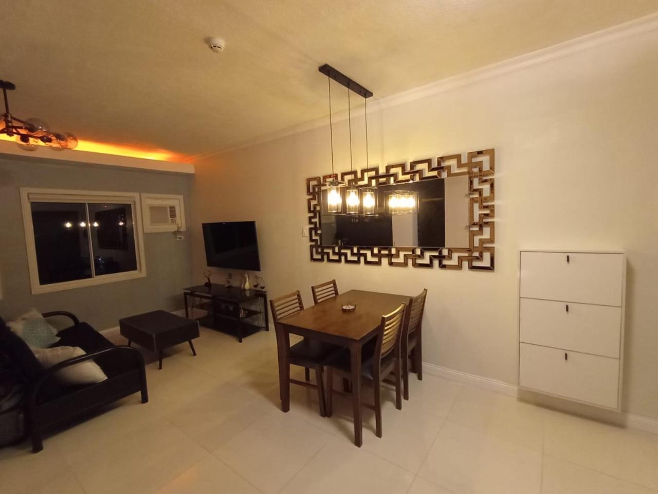 Furnished Condo with Private Parking, Free WiFi, Netflix & 2 Aircon Units view 3