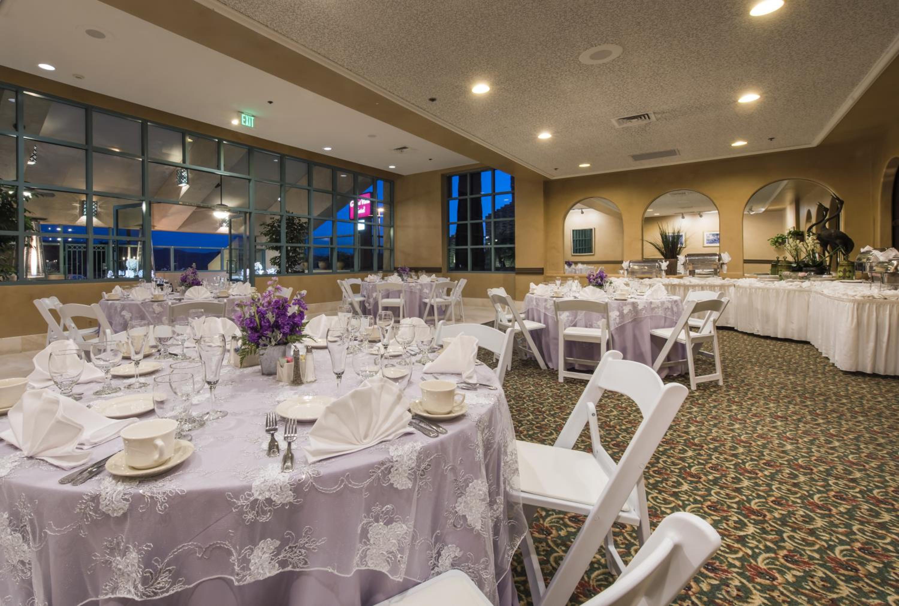 Grand Vista Hotel - Property Image 6