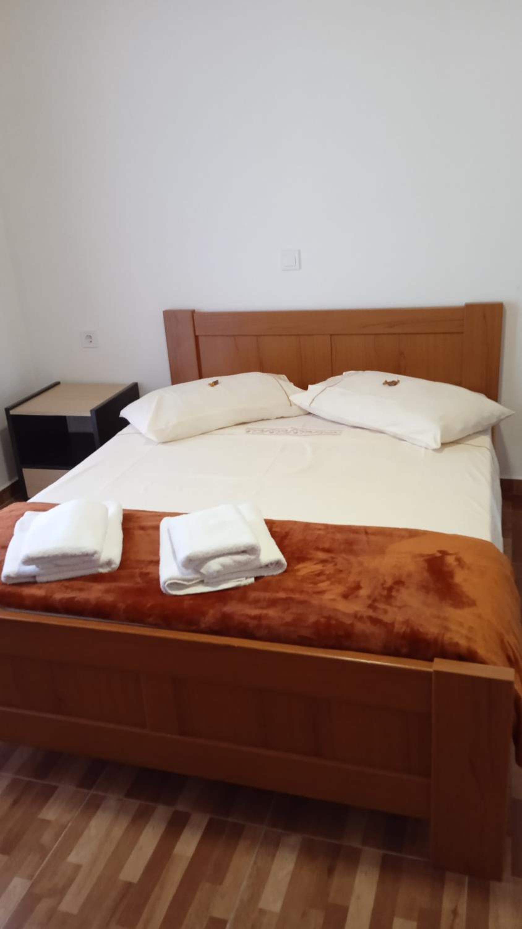 Tolis Rooms