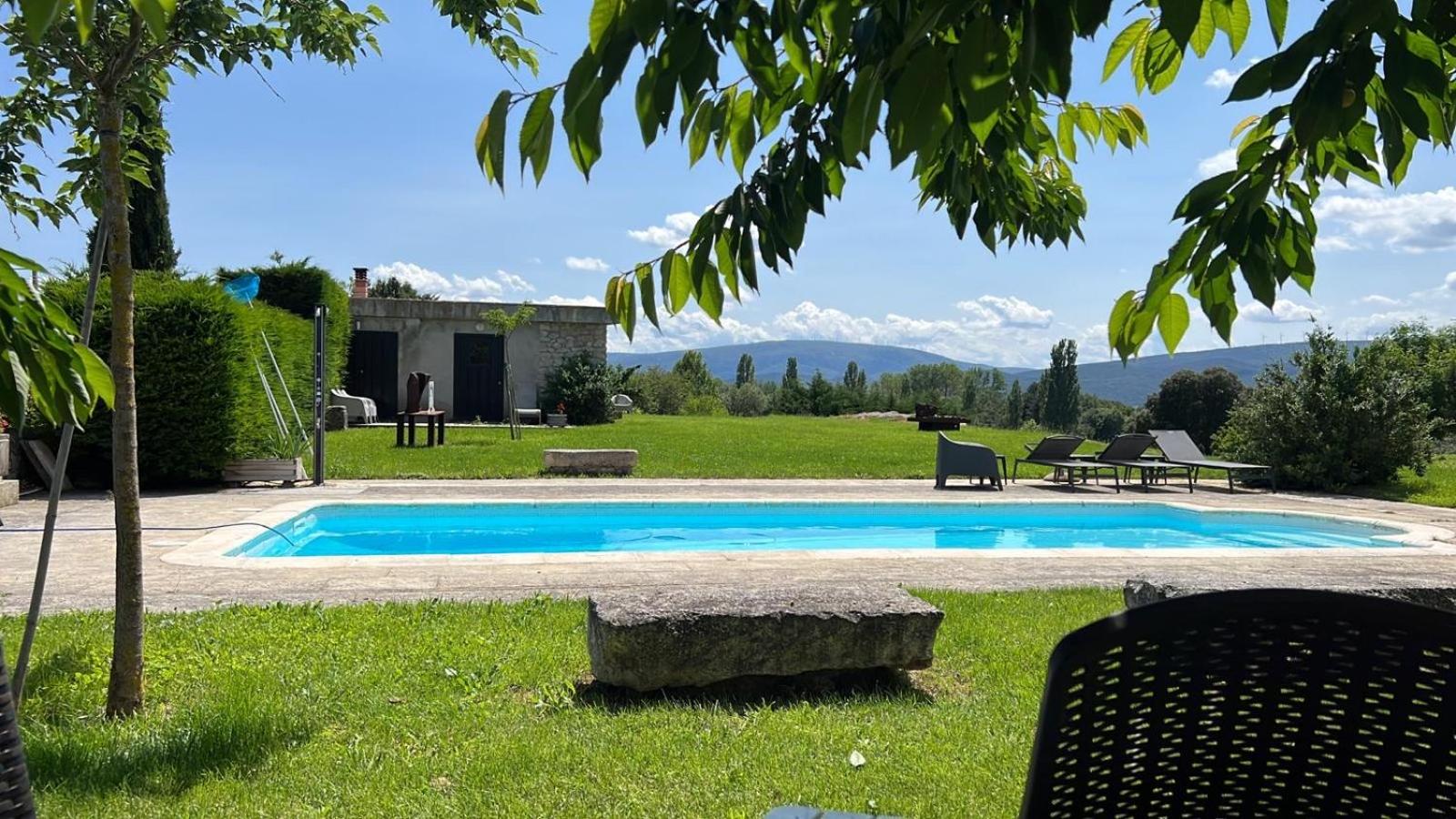 casa rural de un artista en plena naturaleza piscina y parque de esculturas en villarcayo - Image 4