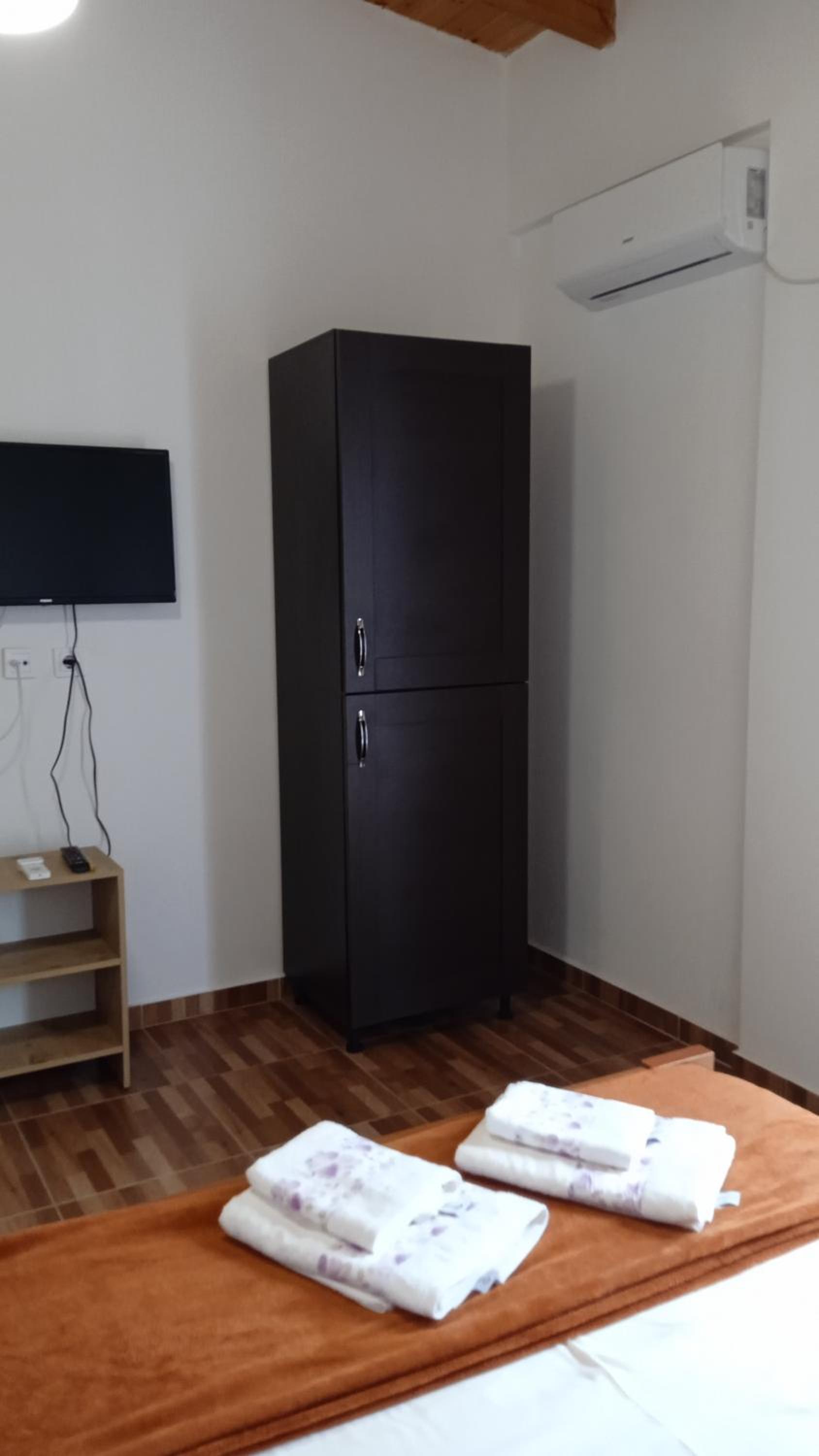 Tolis Rooms
