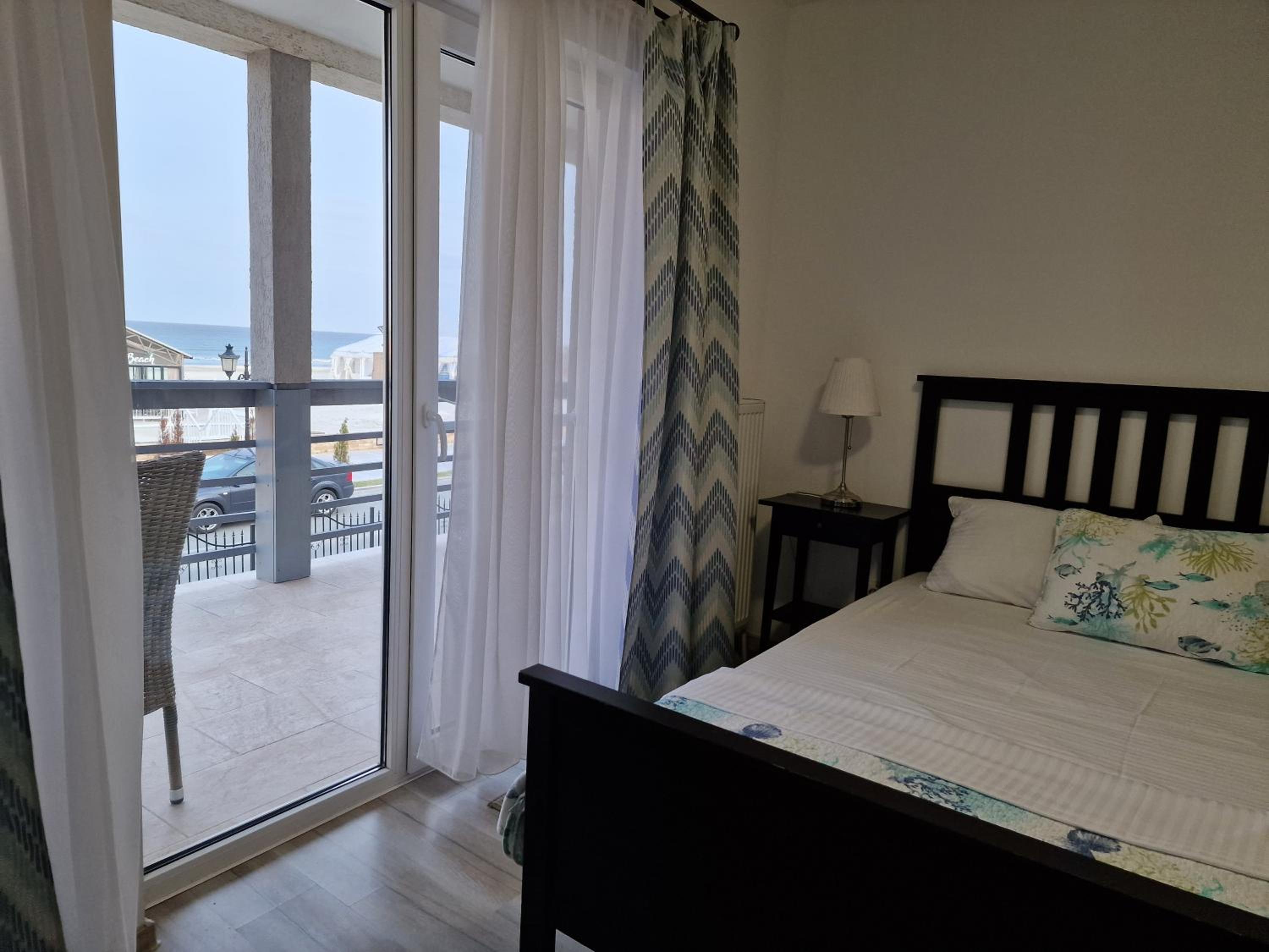 Tecoma Rooms Mamaia view 4