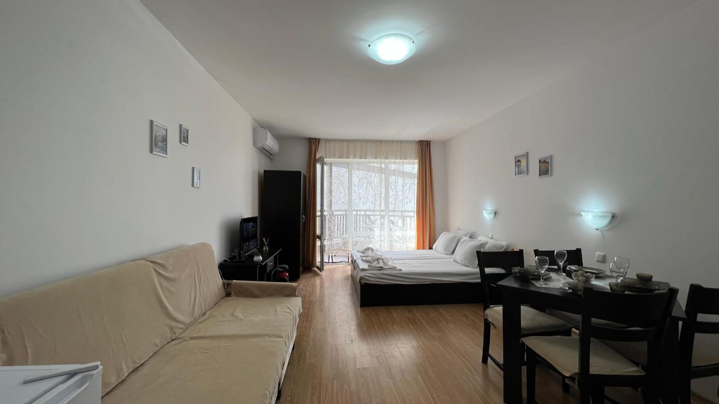 Bratanov Royal Palm Apartments