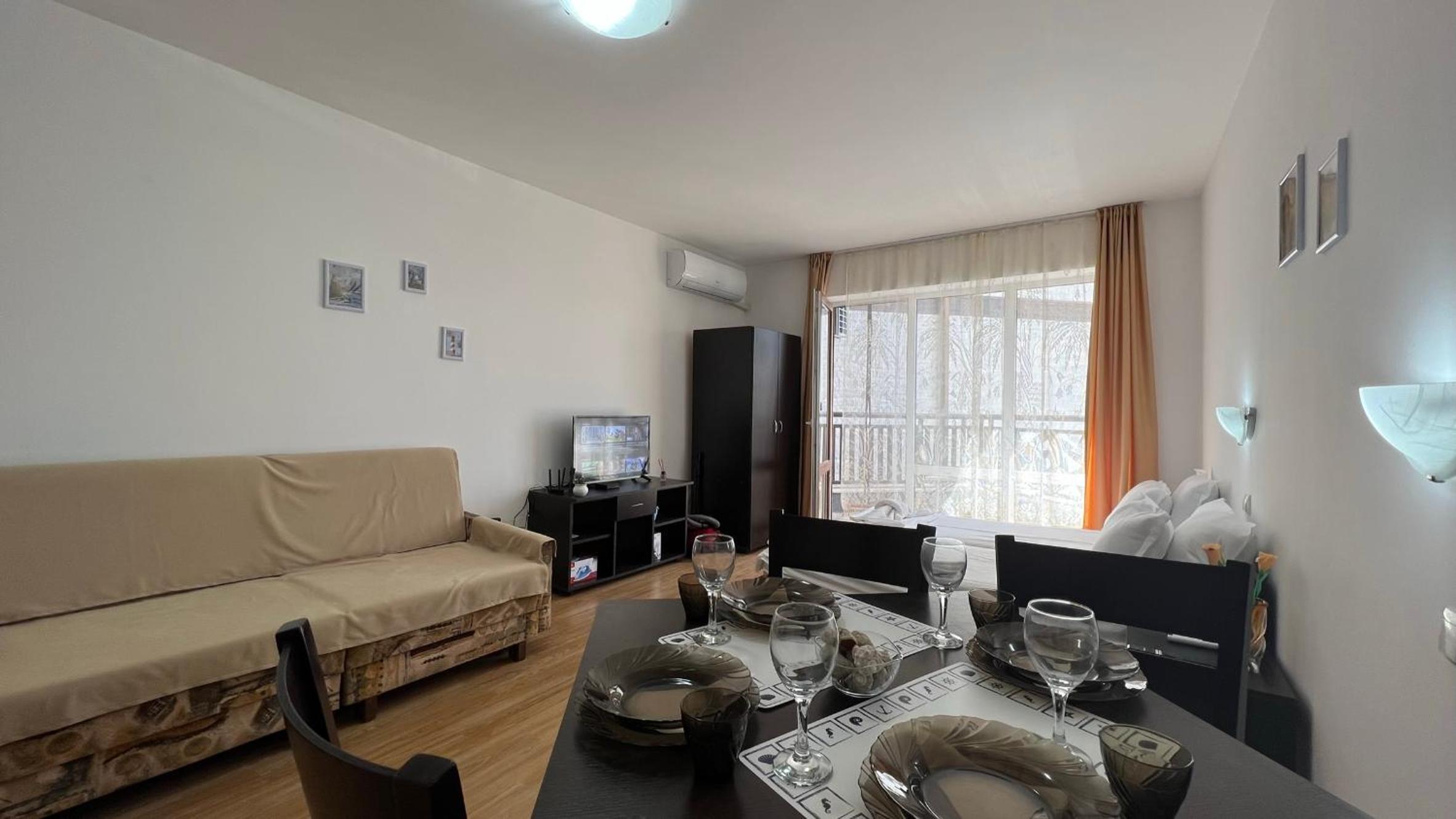 Bratanov Royal Palm Apartments