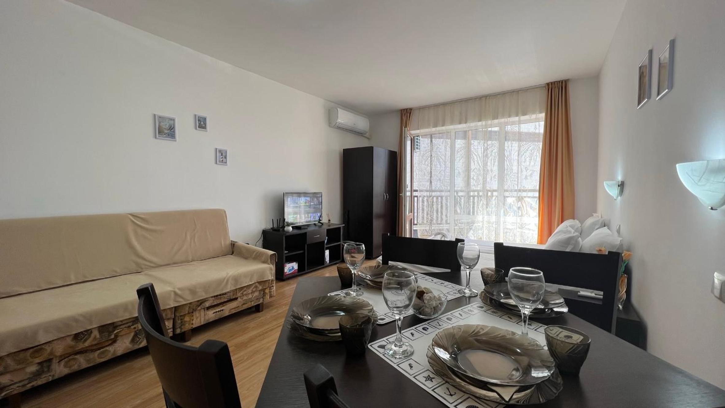 Bratanov Royal Palm Apartments