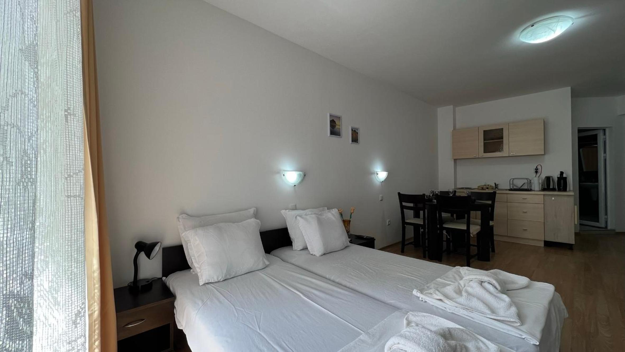 Bratanov Royal Palm Apartments