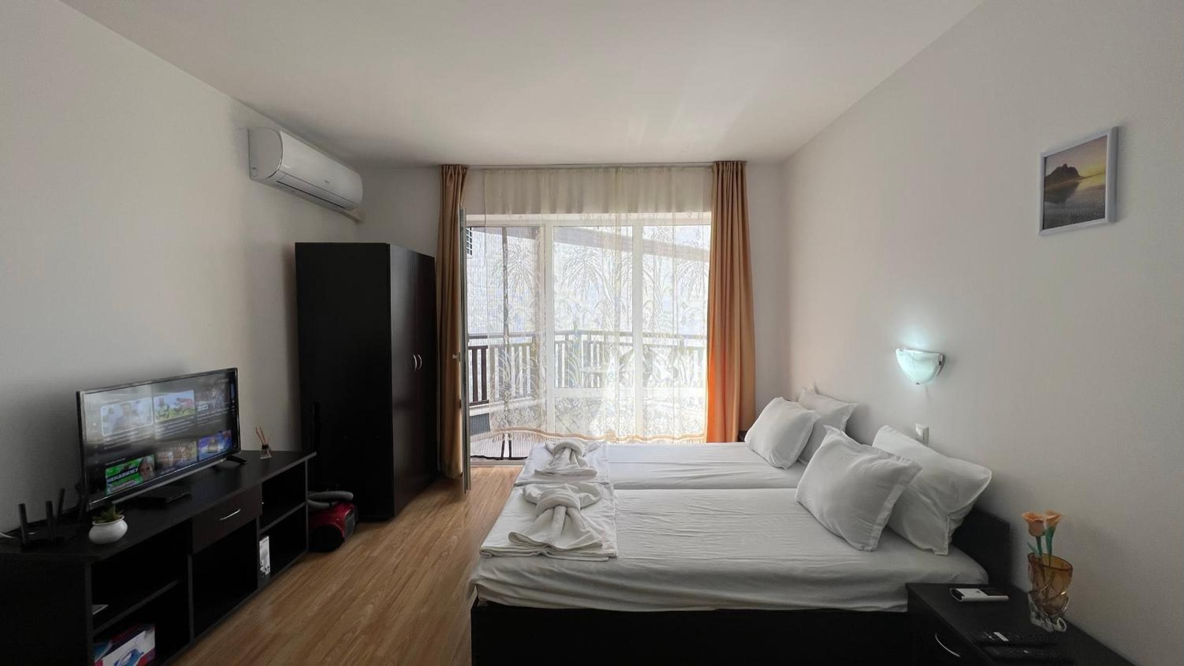Bratanov Royal Palm Apartments