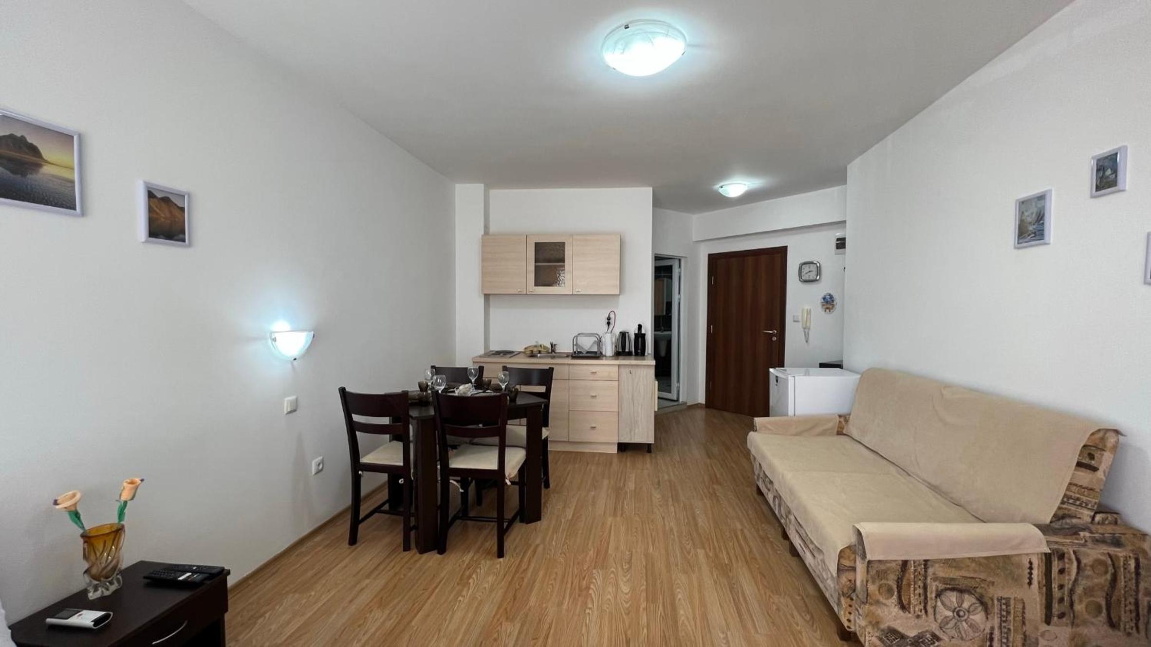 Bratanov Royal Palm Apartments