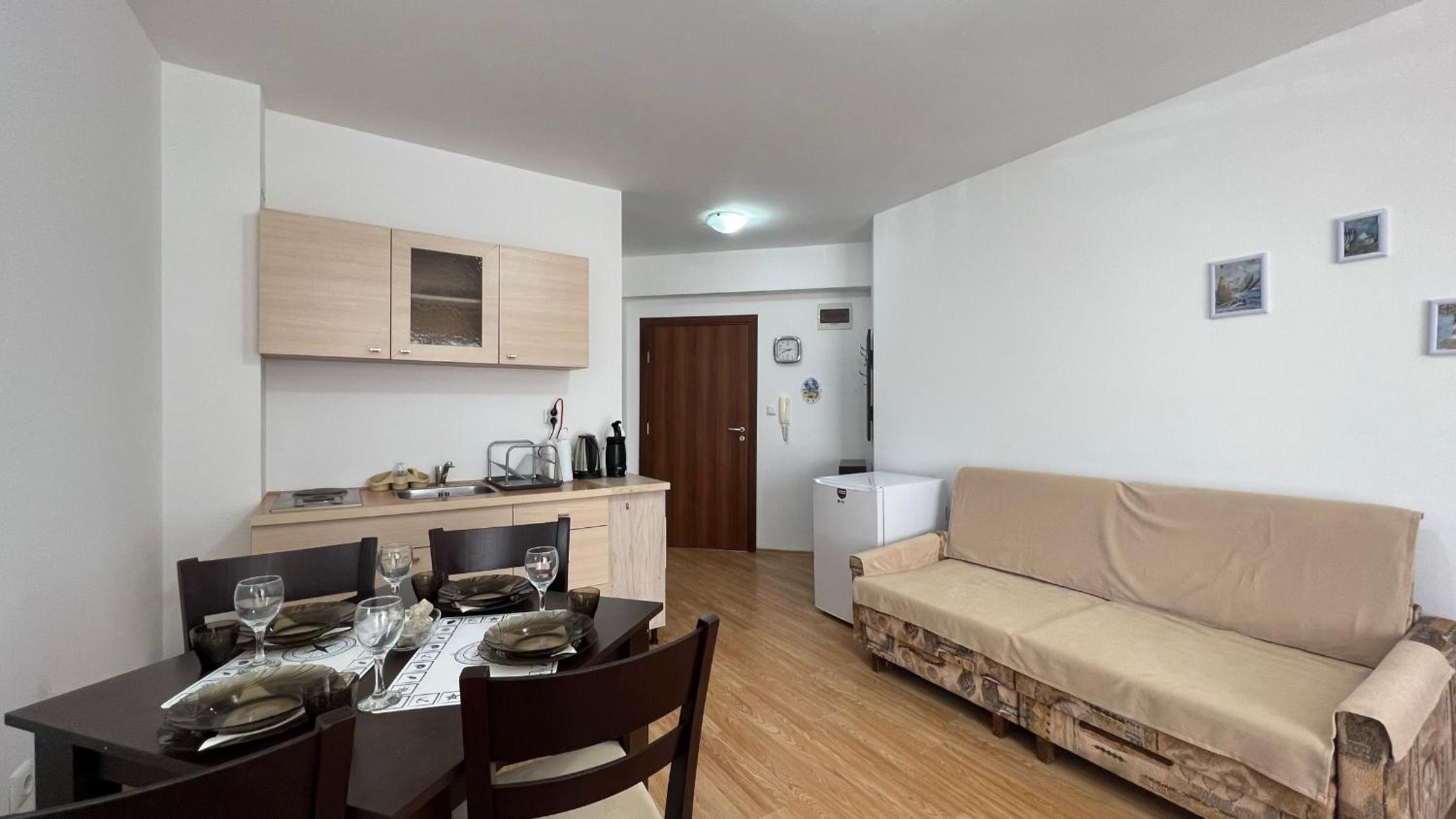 Bratanov Royal Palm Apartments