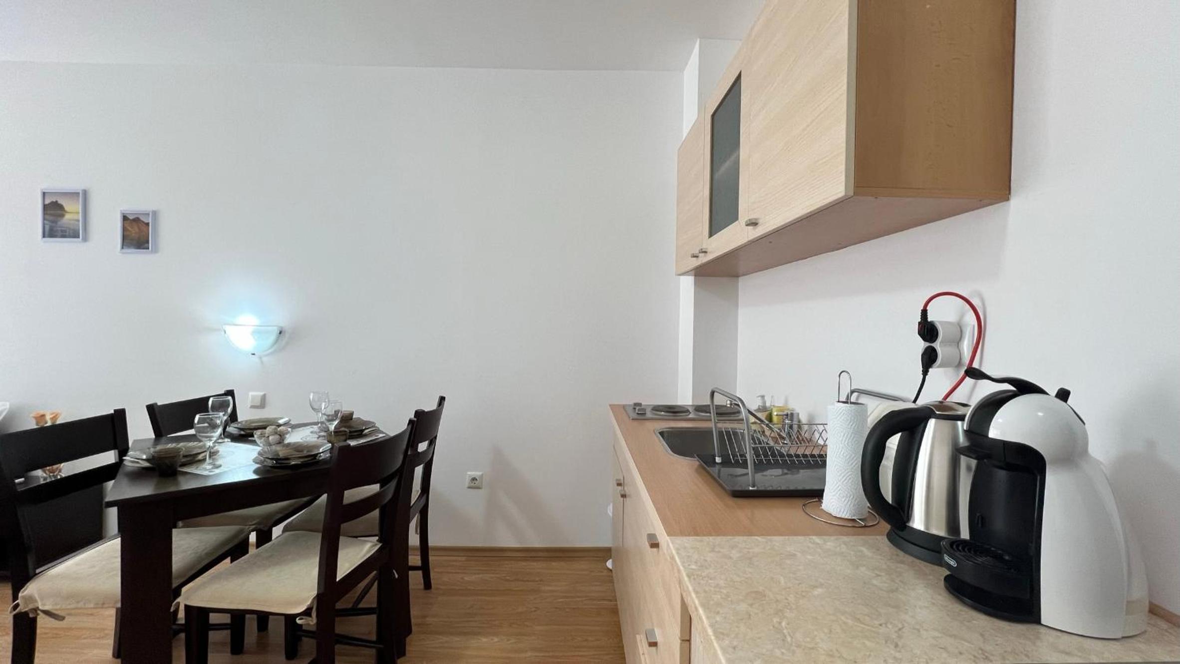 Bratanov Royal Palm Apartments
